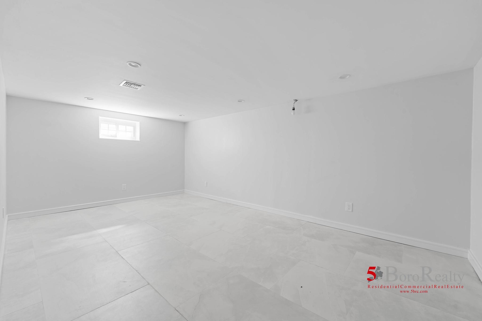 Single Family Bayview  Nassau County, NY 11516, MLS-855563-23