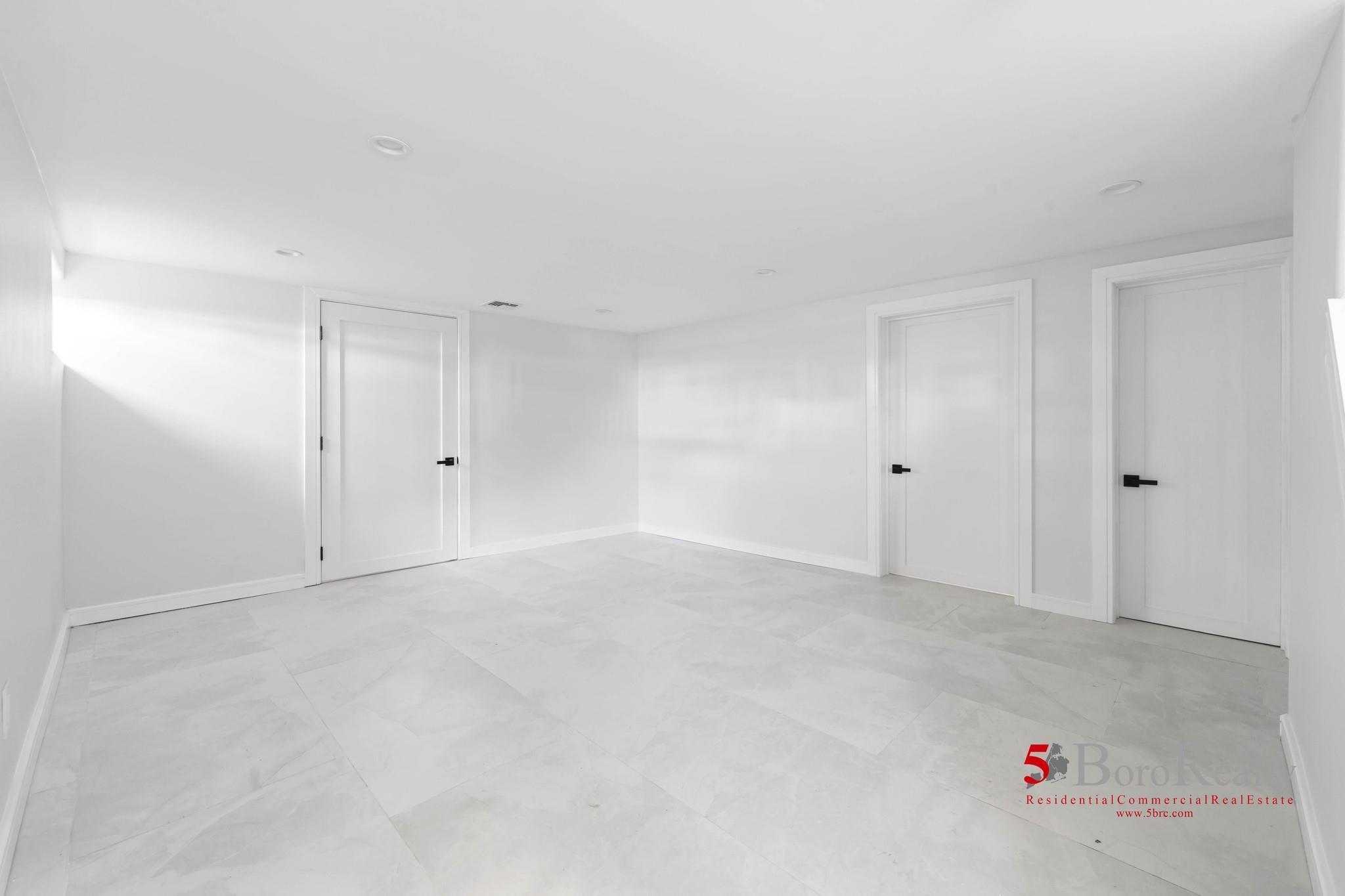 Single Family Bayview  Nassau County, NY 11516, MLS-855563-24