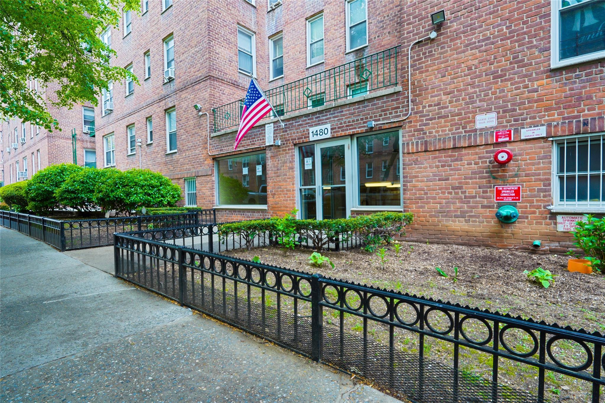 Coop Thieriot  Bronx, NY 10460, MLS-855580-2