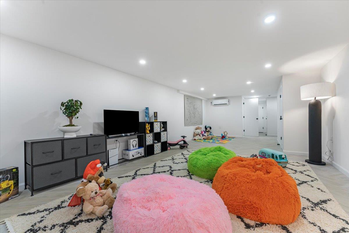 Single Family Hancock  Brooklyn, NY 11233, MLS-855588-22