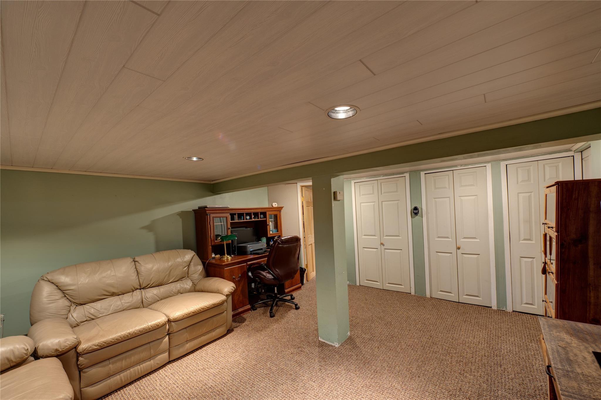 Single Family Linden  Nassau County, NY 11710, MLS-855595-21