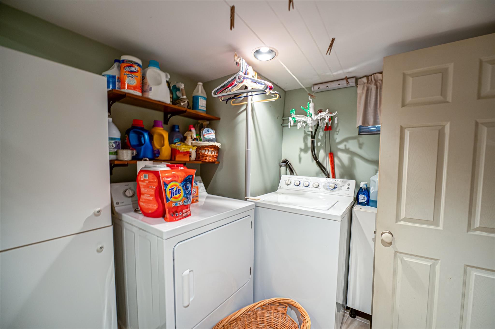 Single Family Linden  Nassau County, NY 11710, MLS-855595-22