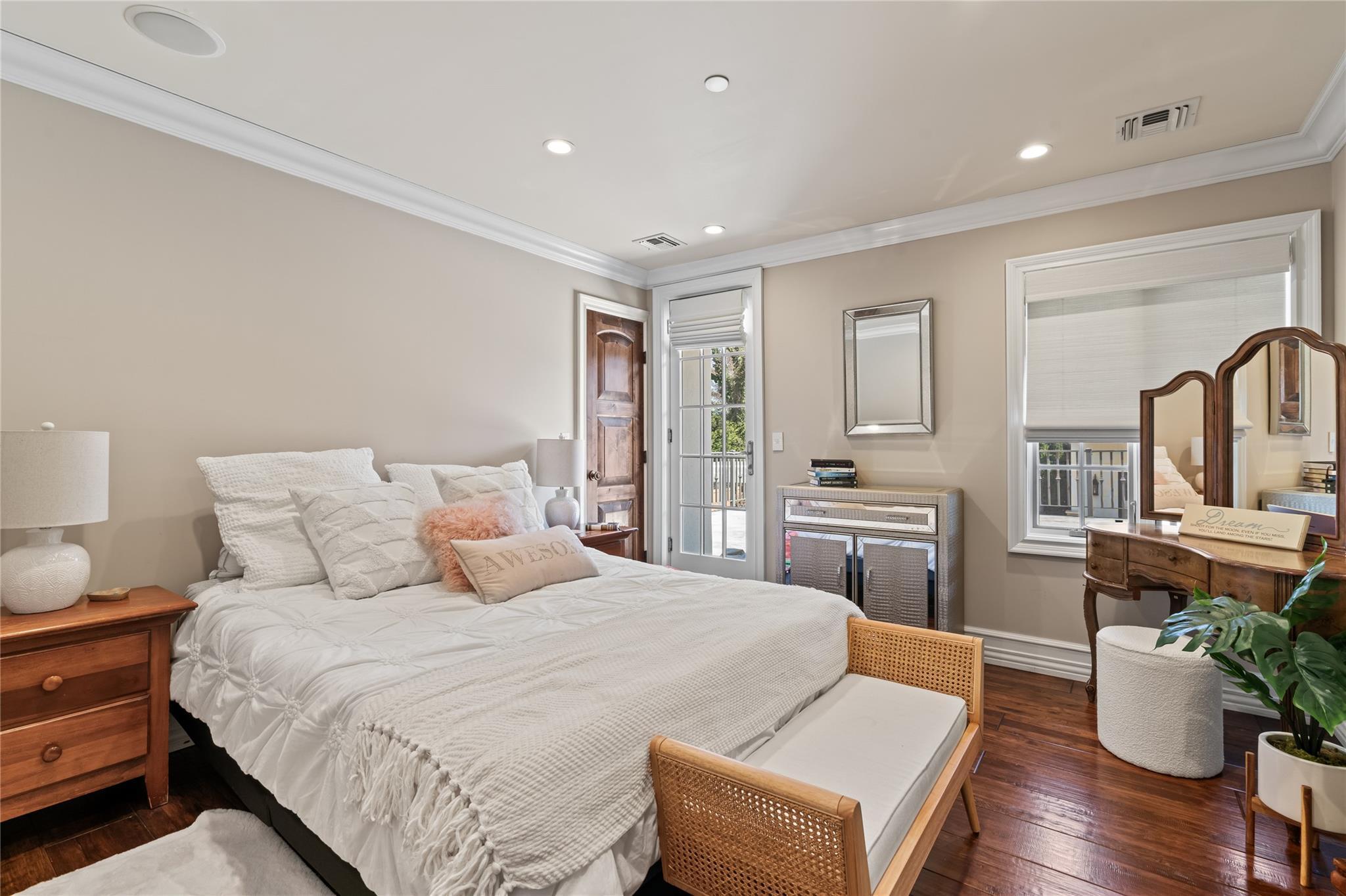 Single Family Woods  Nassau County, NY 11797, MLS-855607-24