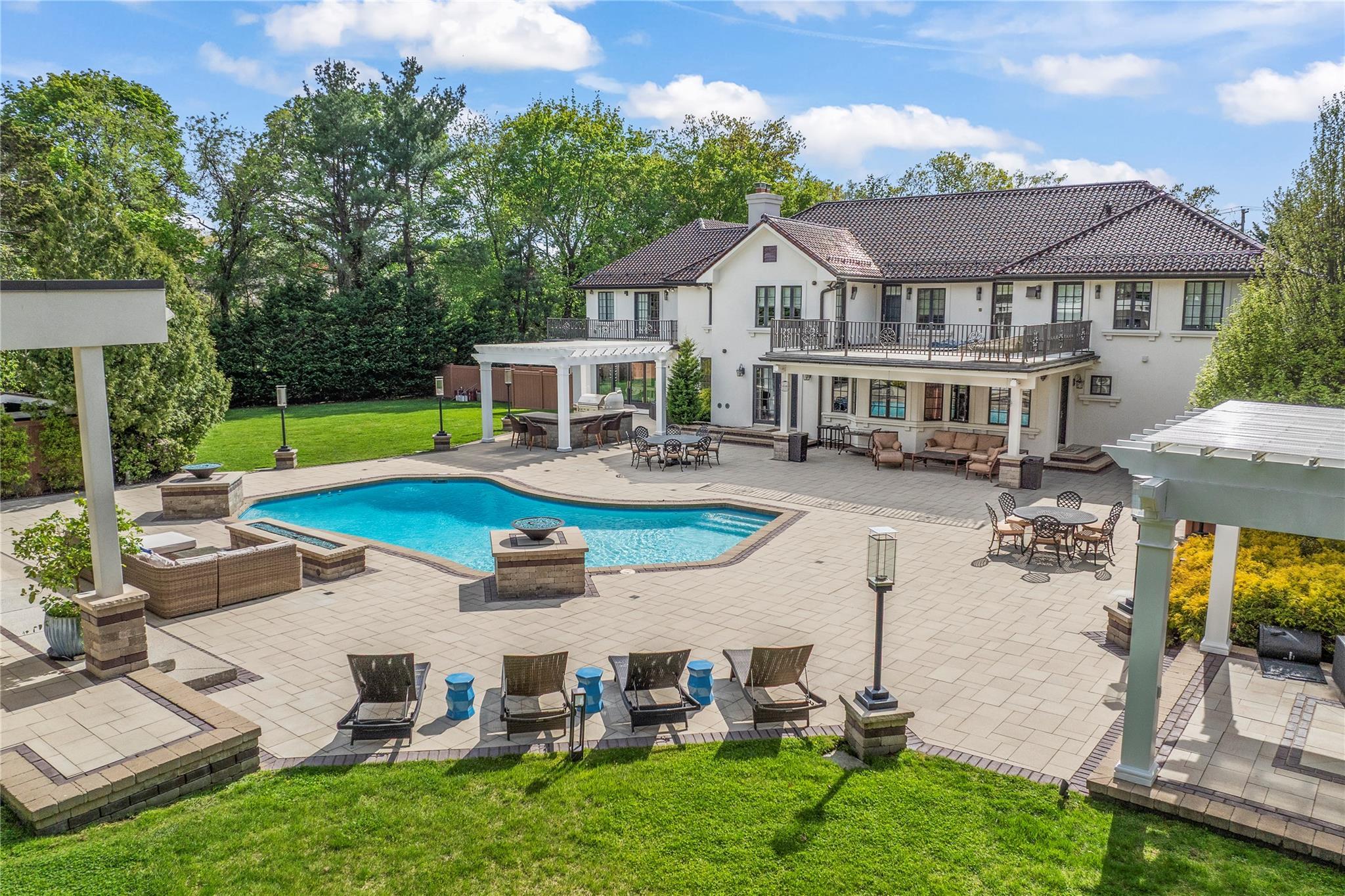 Single Family Woods  Nassau County, NY 11797, MLS-855607-33