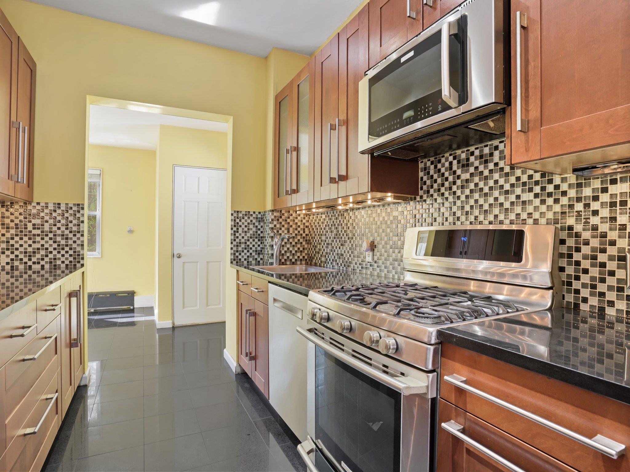 Single Family 239th  Bronx, NY 10470, MLS-855614-17