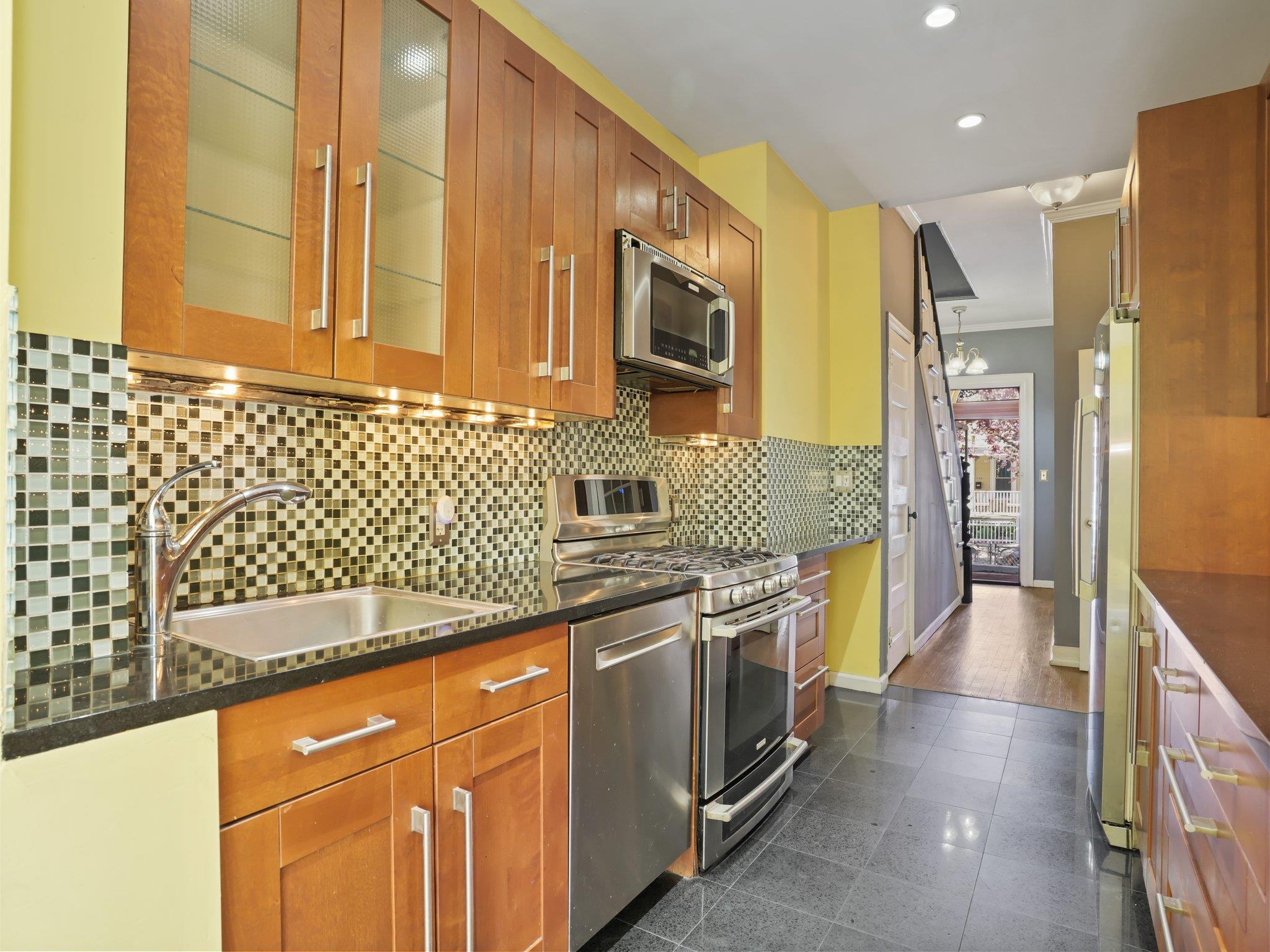 Single Family 239th  Bronx, NY 10470, MLS-855614-18