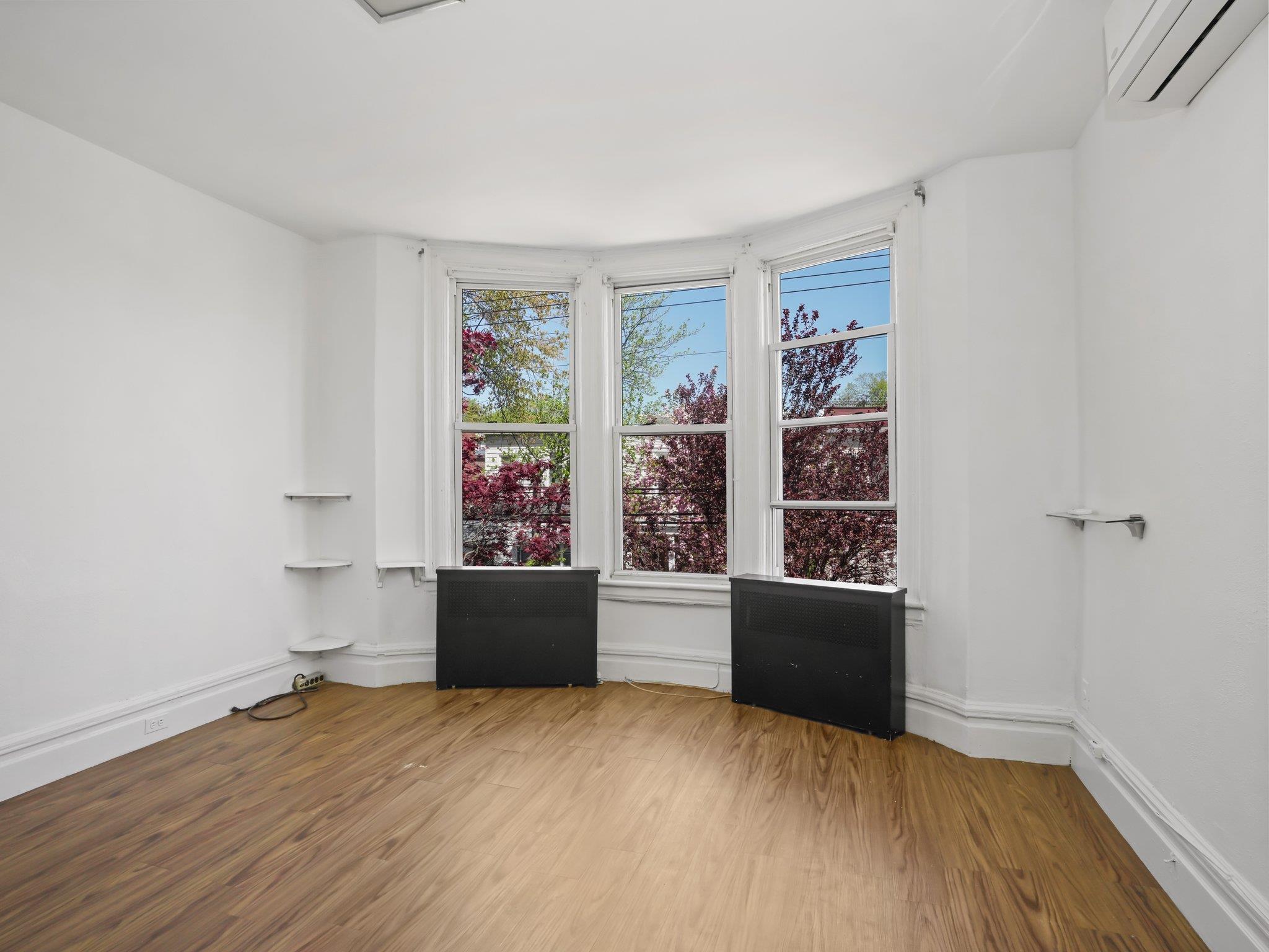 Single Family 239th  Bronx, NY 10470, MLS-855614-25