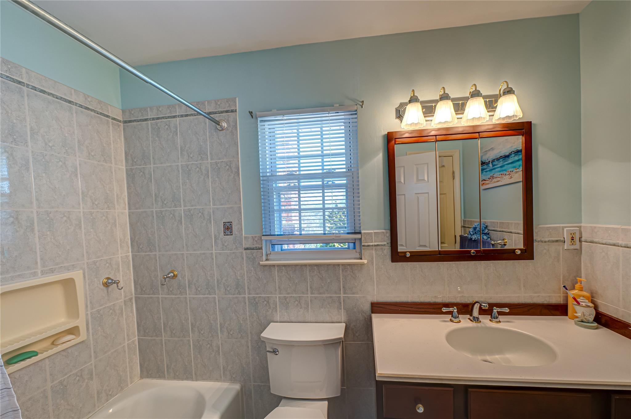 Single Family Bayview  Suffolk County, NY 11701, MLS-855620-19