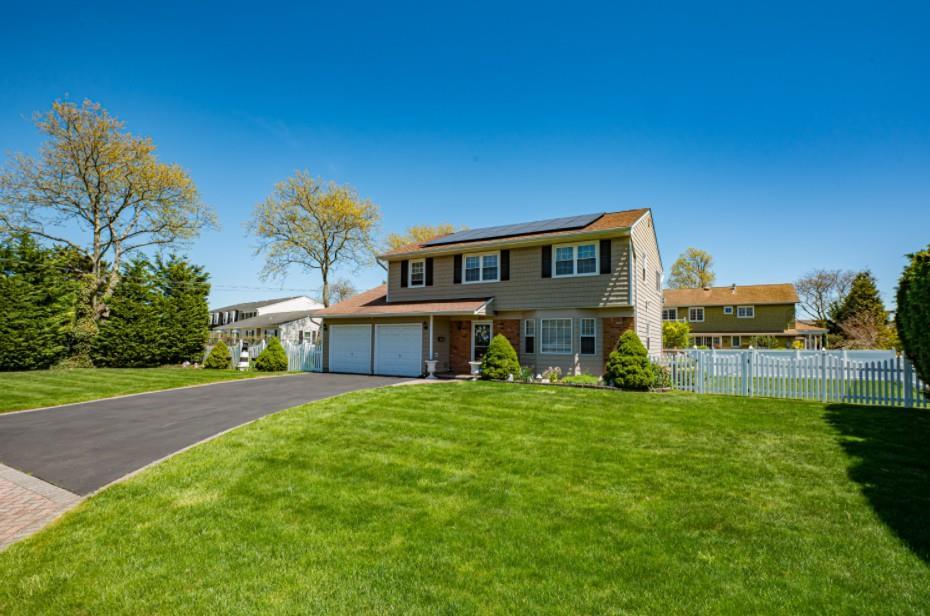Single Family Bayview  Suffolk County, NY 11701, MLS-855620-24