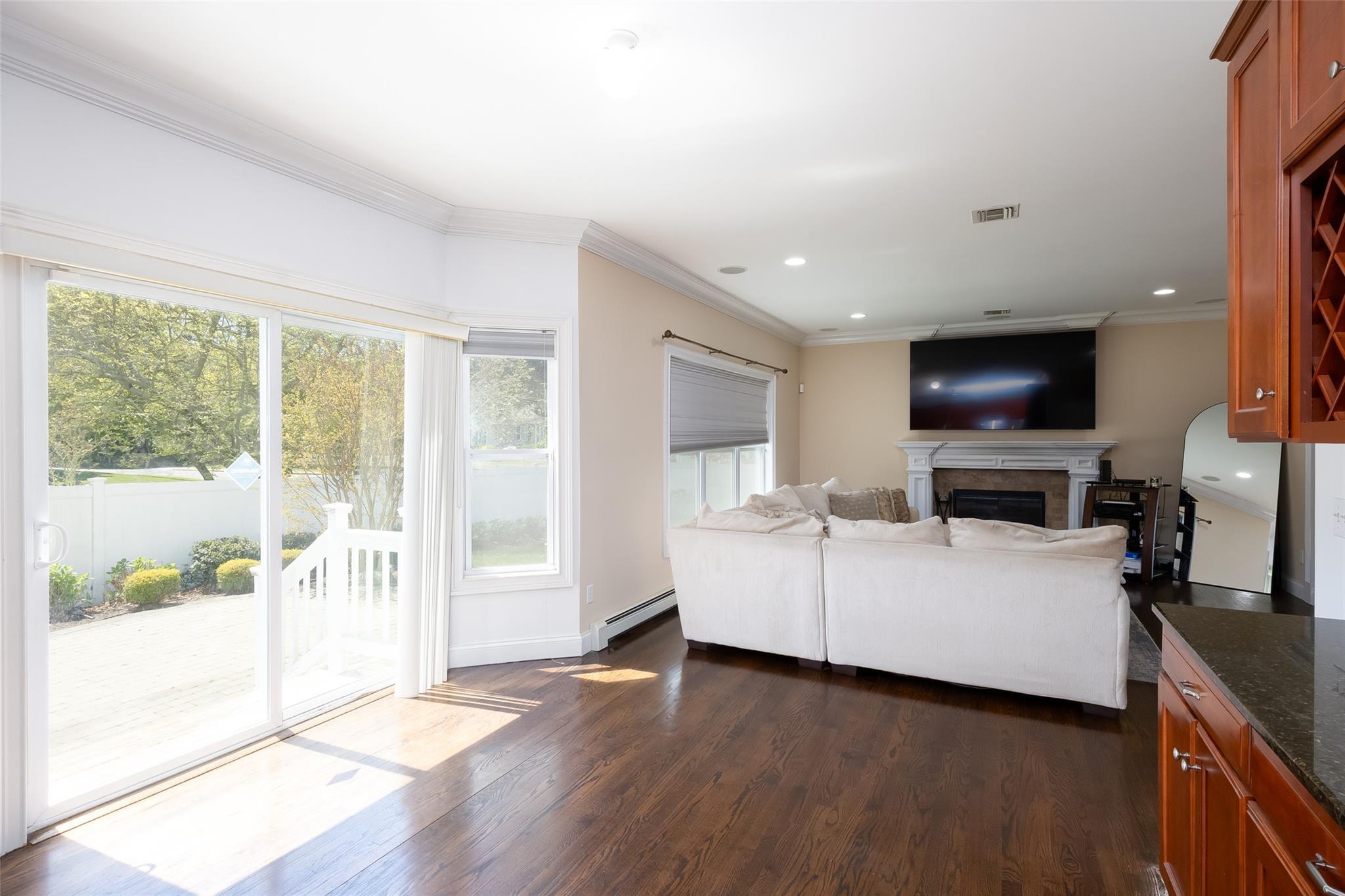 Single Family 3rd  Suffolk County, NY 11778, MLS-855632-11