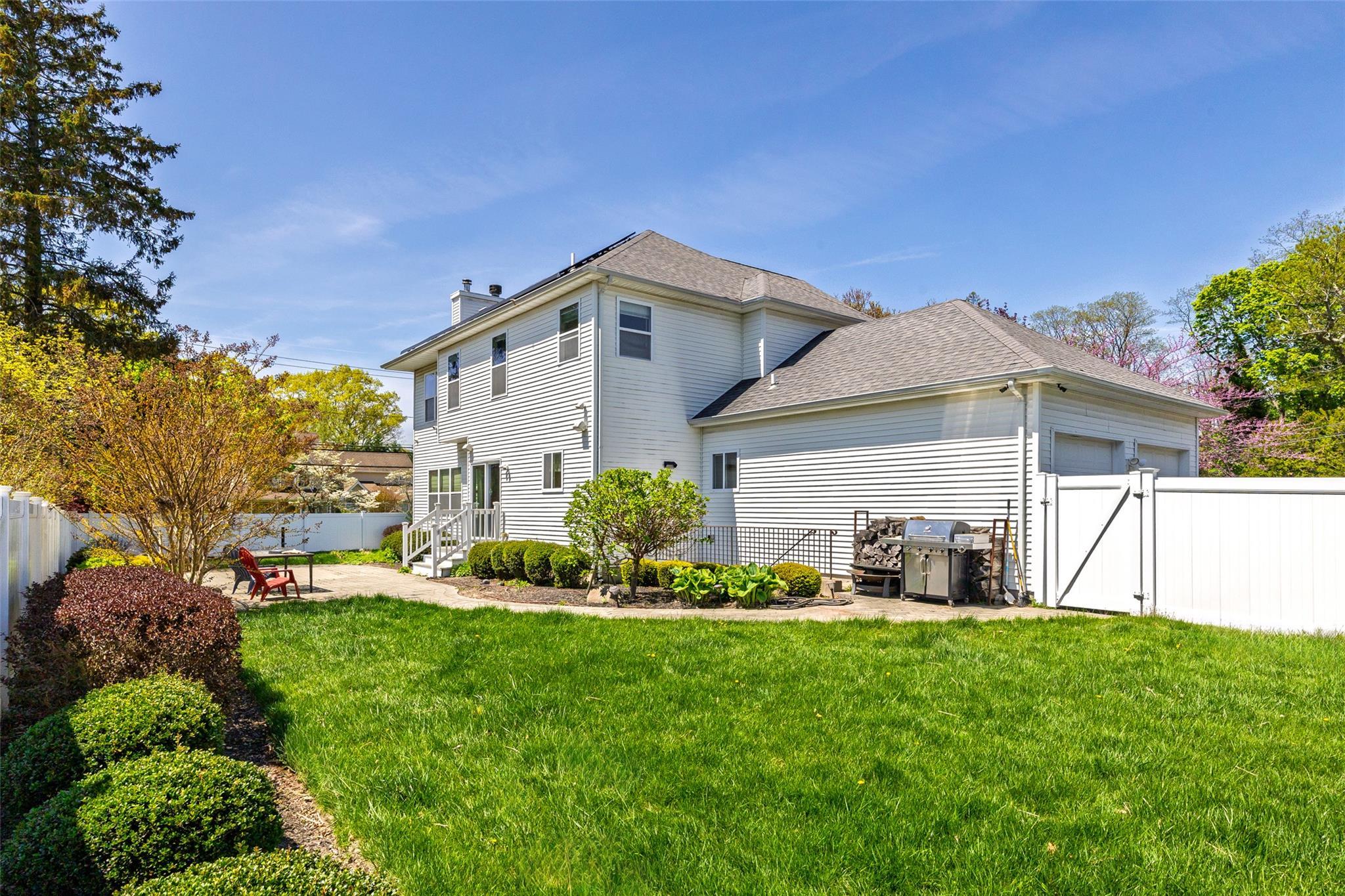 Single Family 3rd  Suffolk County, NY 11778, MLS-855632-21