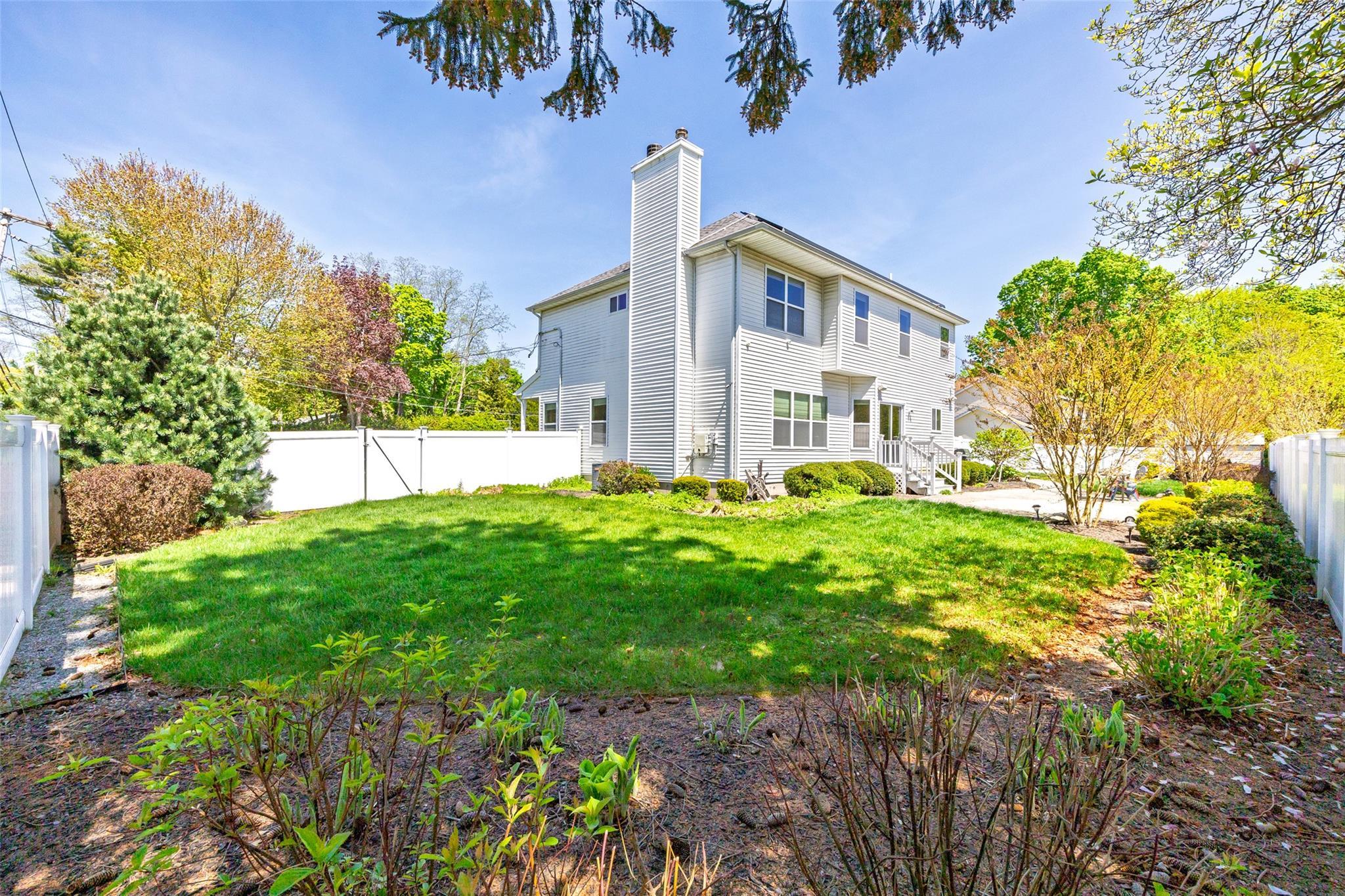 Single Family 3rd  Suffolk County, NY 11778, MLS-855632-22