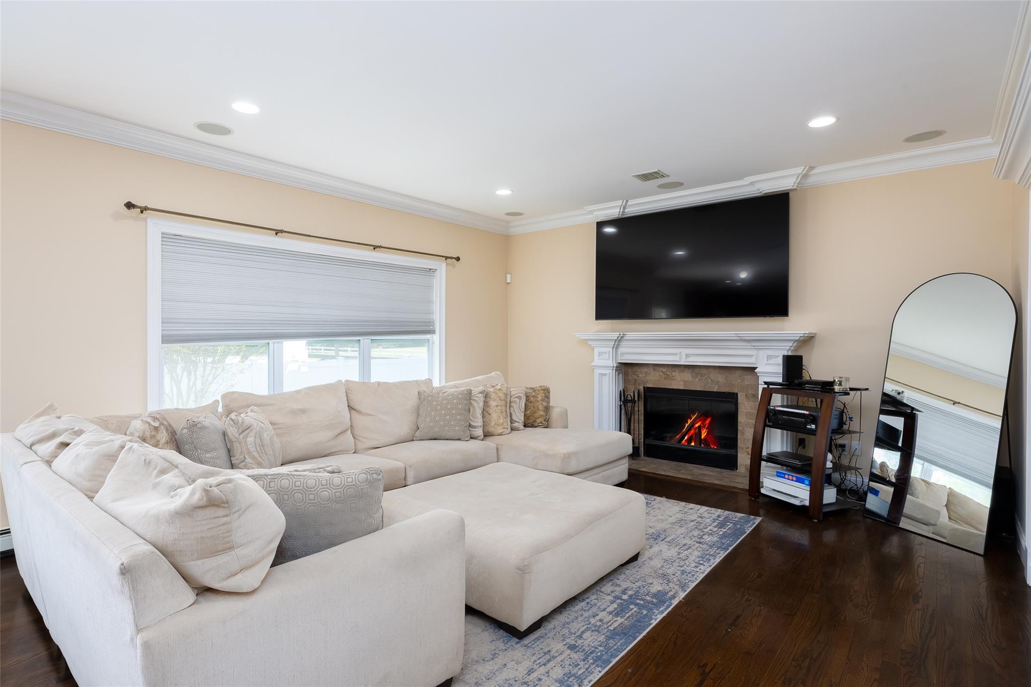 Single Family 3rd  Suffolk County, NY 11778, MLS-855632-7