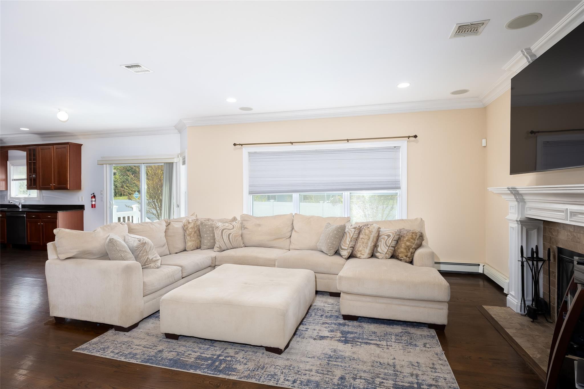 Single Family 3rd  Suffolk County, NY 11778, MLS-855632-8