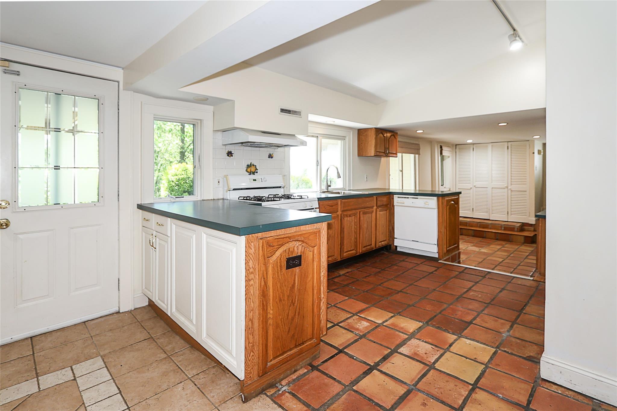 Single Family Viking  Nassau County, NY 11547, MLS-855666-31