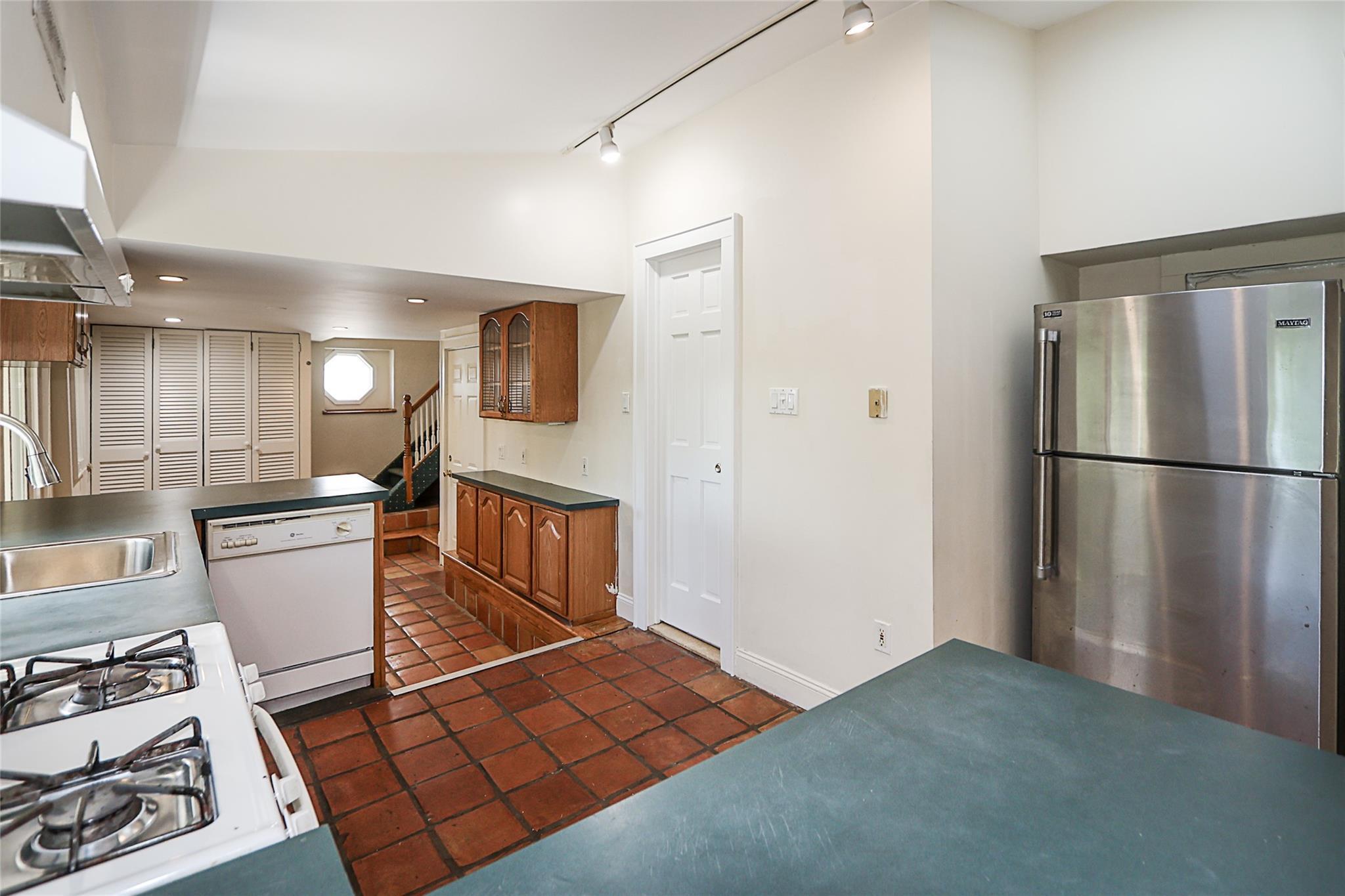 Single Family Viking  Nassau County, NY 11547, MLS-855666-32