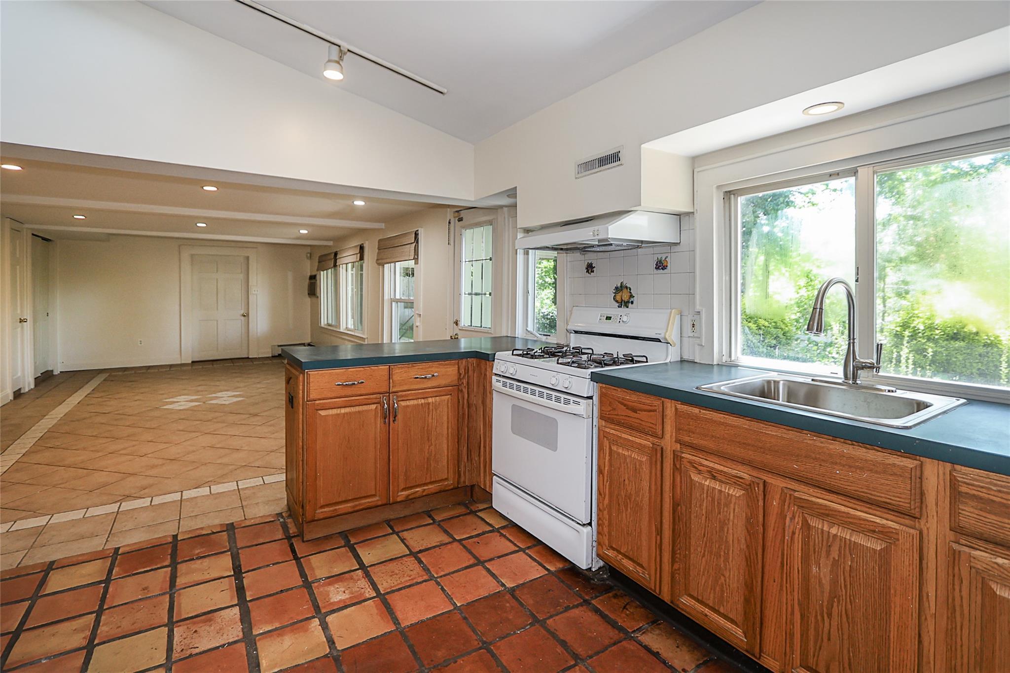 Single Family Viking  Nassau County, NY 11547, MLS-855666-34