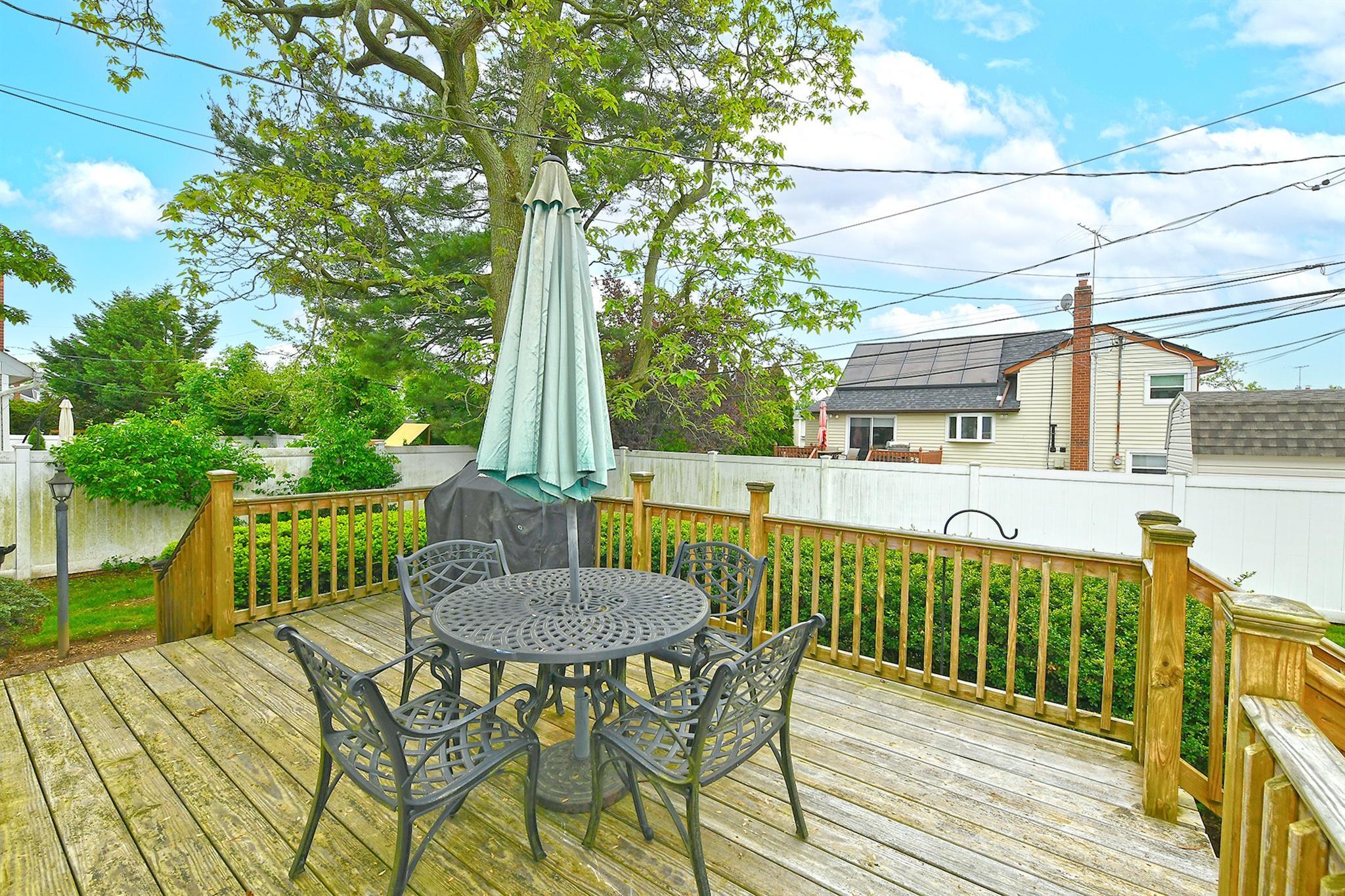 Single Family Elizabeth  Nassau County, NY 11714, MLS-855671-22