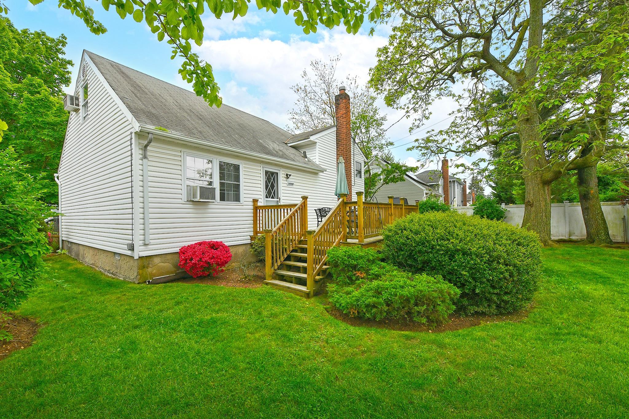 Single Family Elizabeth  Nassau County, NY 11714, MLS-855671-24