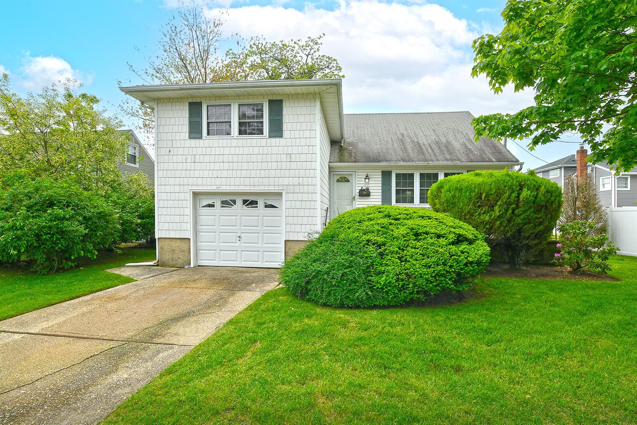 Single Family Elizabeth  Nassau County, NY 11714, MLS-855671-3