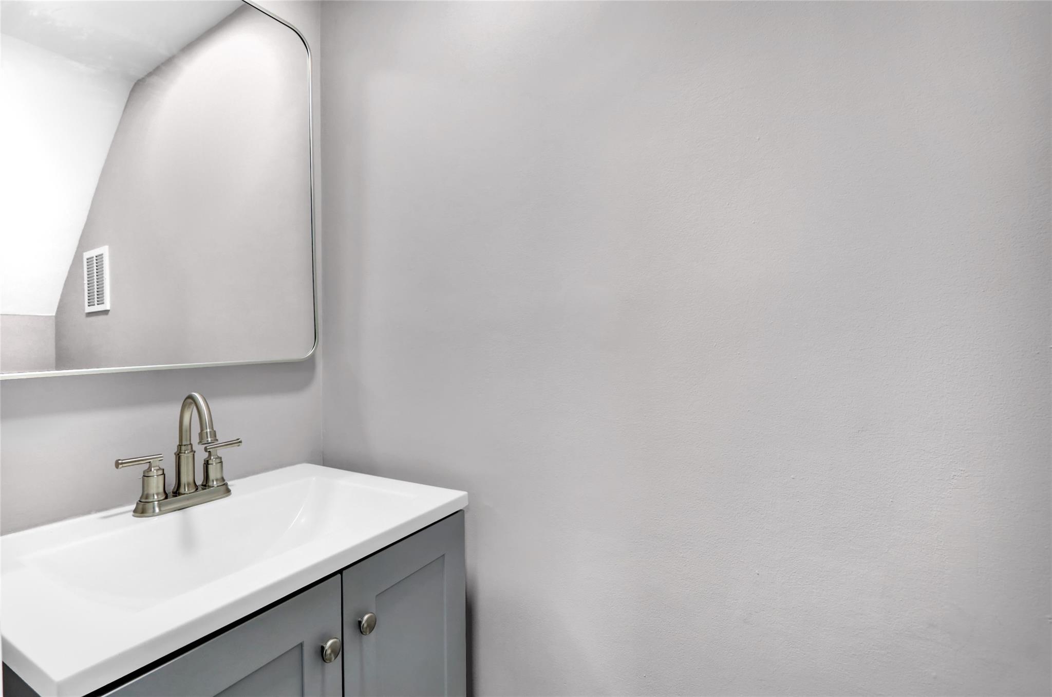 Single Family 80th Queens, NY 11385, MLS-855690-19