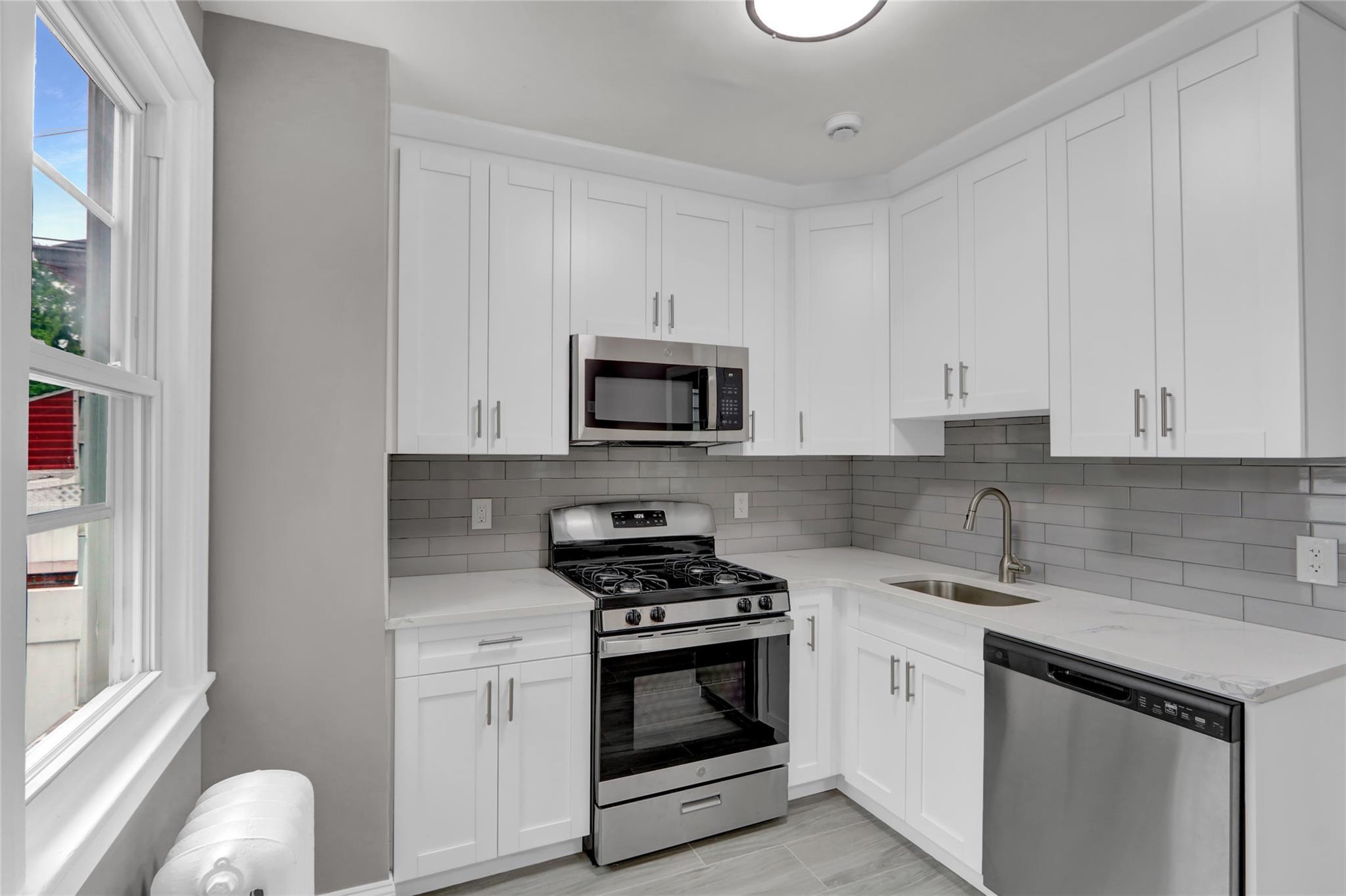 Single Family 80th Queens, NY 11385, MLS-855690-9