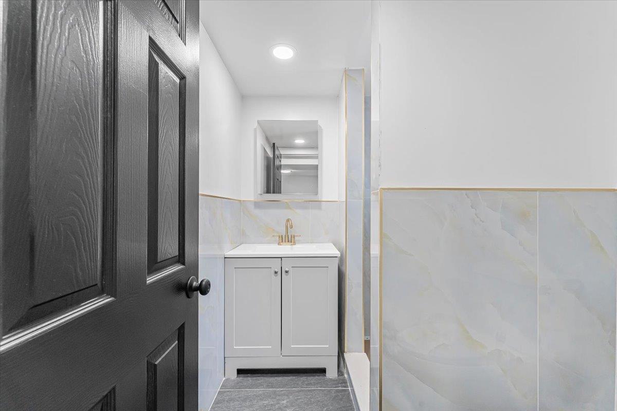 Single Family Yates  Bronx, NY 10461, MLS-855734-12