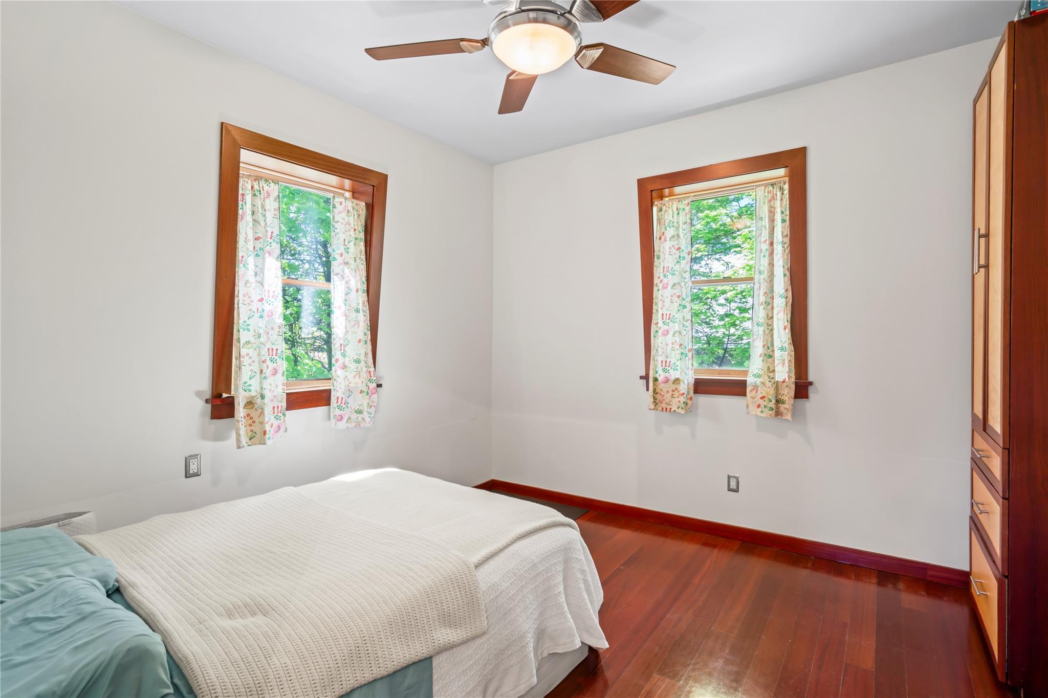 Single Family Glenlawn  Nassau County, NY 11579, MLS-855737-23