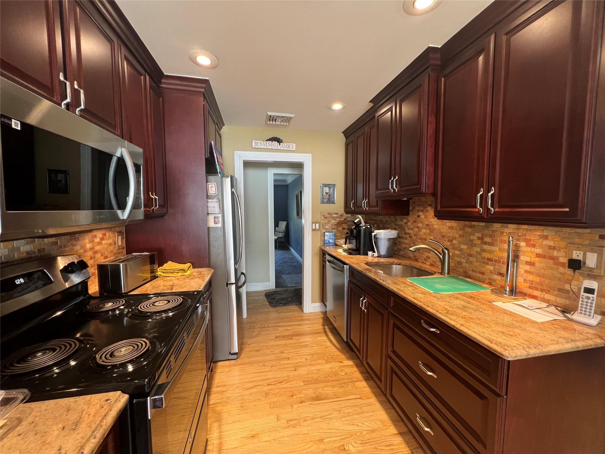 Single Family Demont  Suffolk County, NY 11787, MLS-855768-12