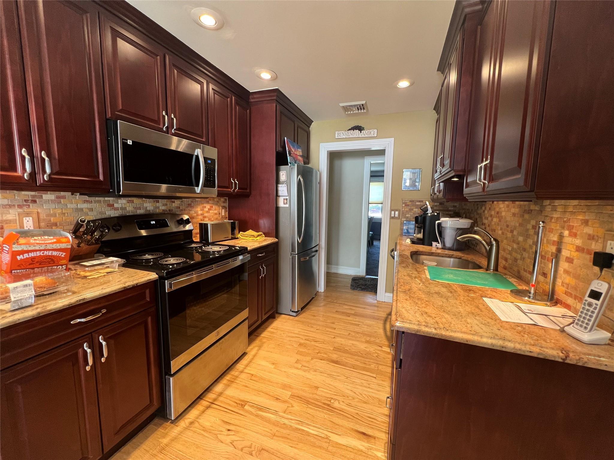 Single Family Demont  Suffolk County, NY 11787, MLS-855768-13