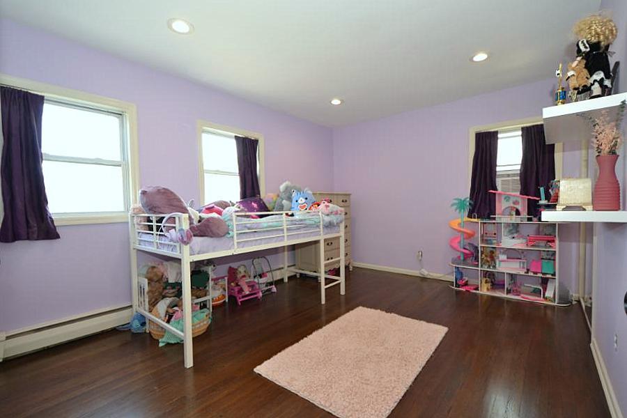 Single Family Court  Suffolk County, NY 11720, MLS-855802-23