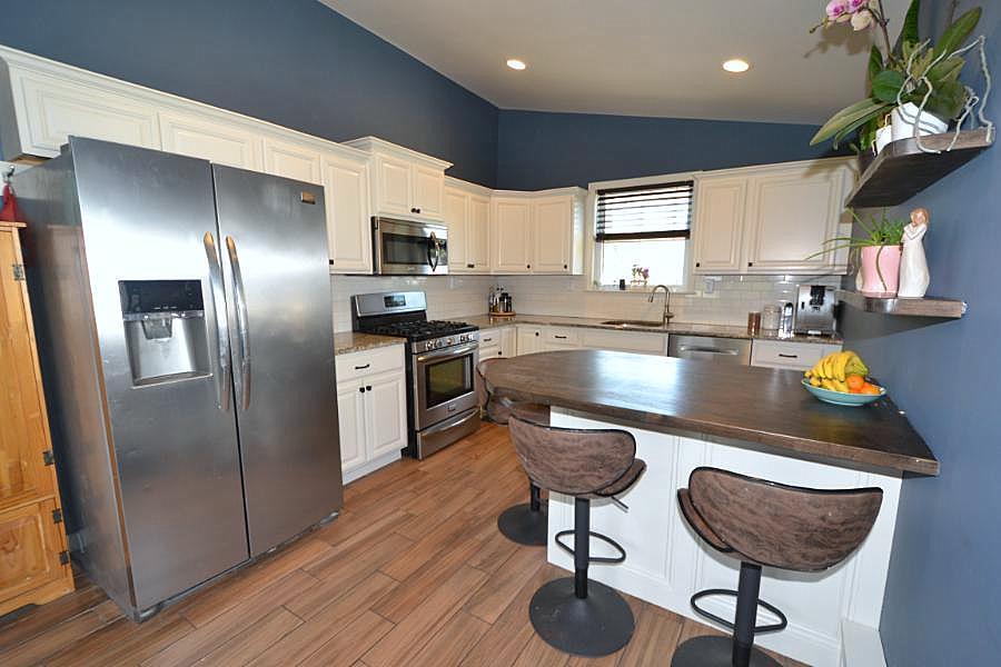 Single Family Court  Suffolk County, NY 11720, MLS-855802-4