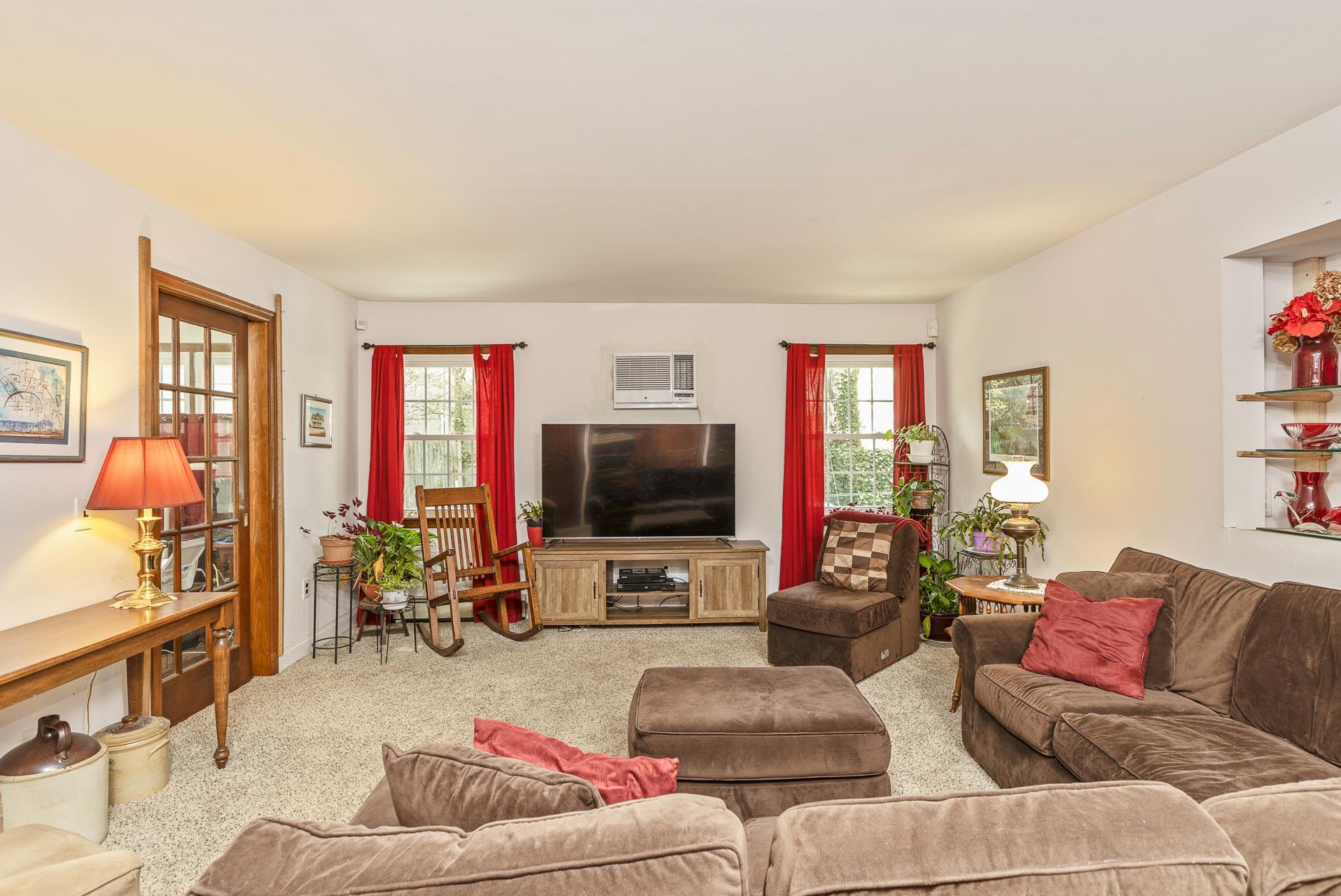 Single Family Parkside  Suffolk County, NY 11764, MLS-855804-12