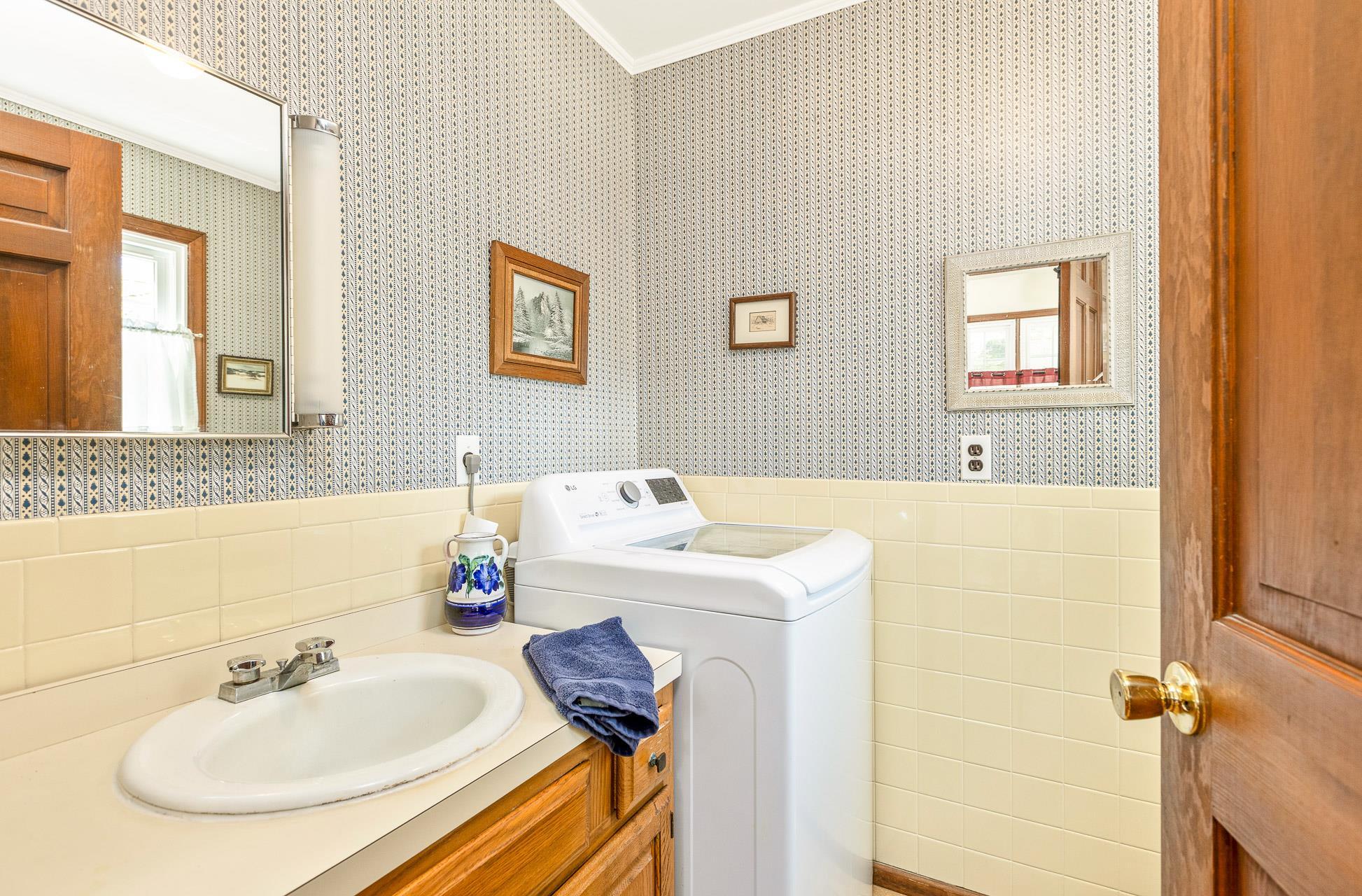 Single Family Parkside  Suffolk County, NY 11764, MLS-855804-24