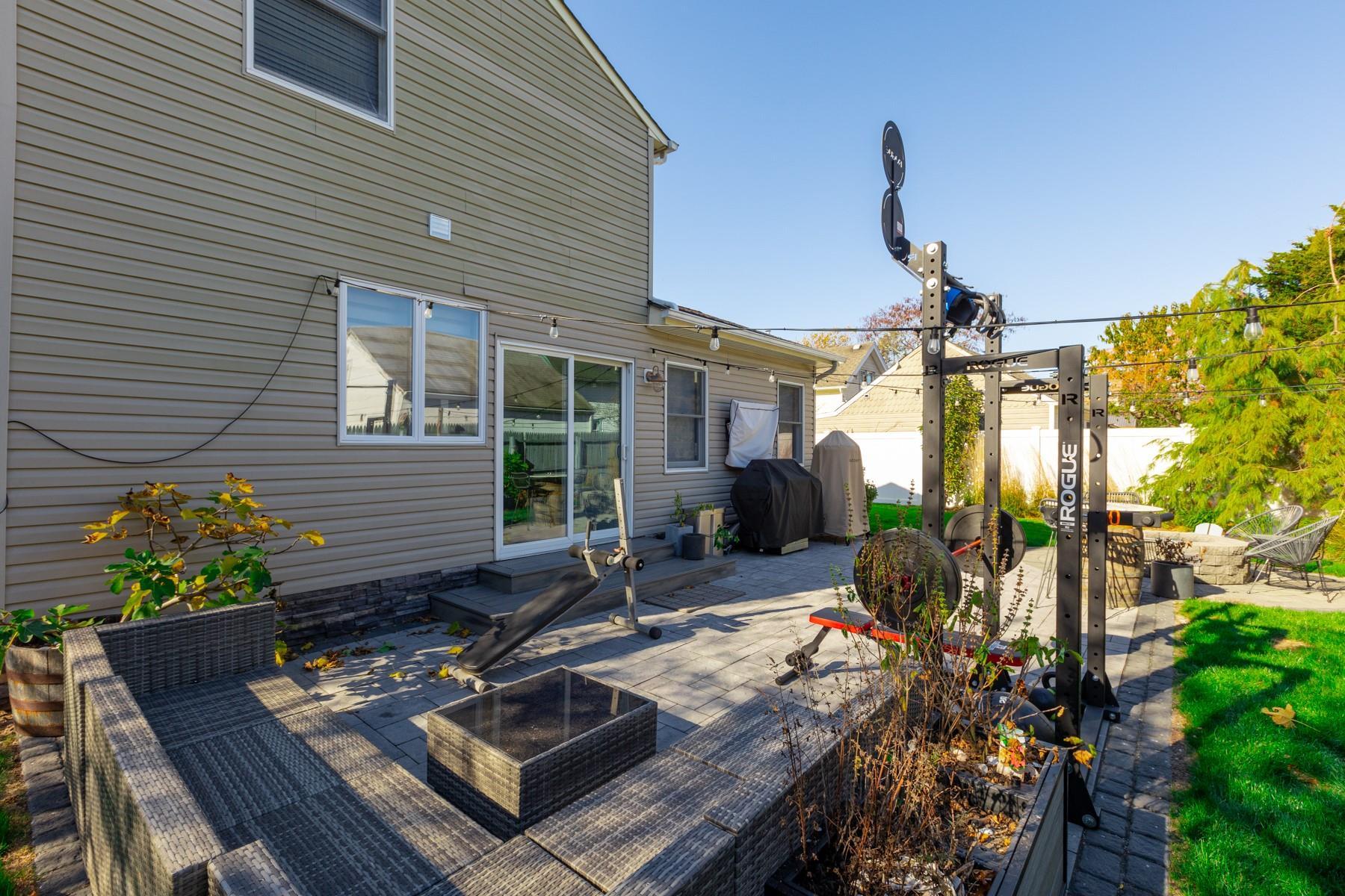 Single Family Smith  Suffolk County, NY 11751, MLS-855834-32