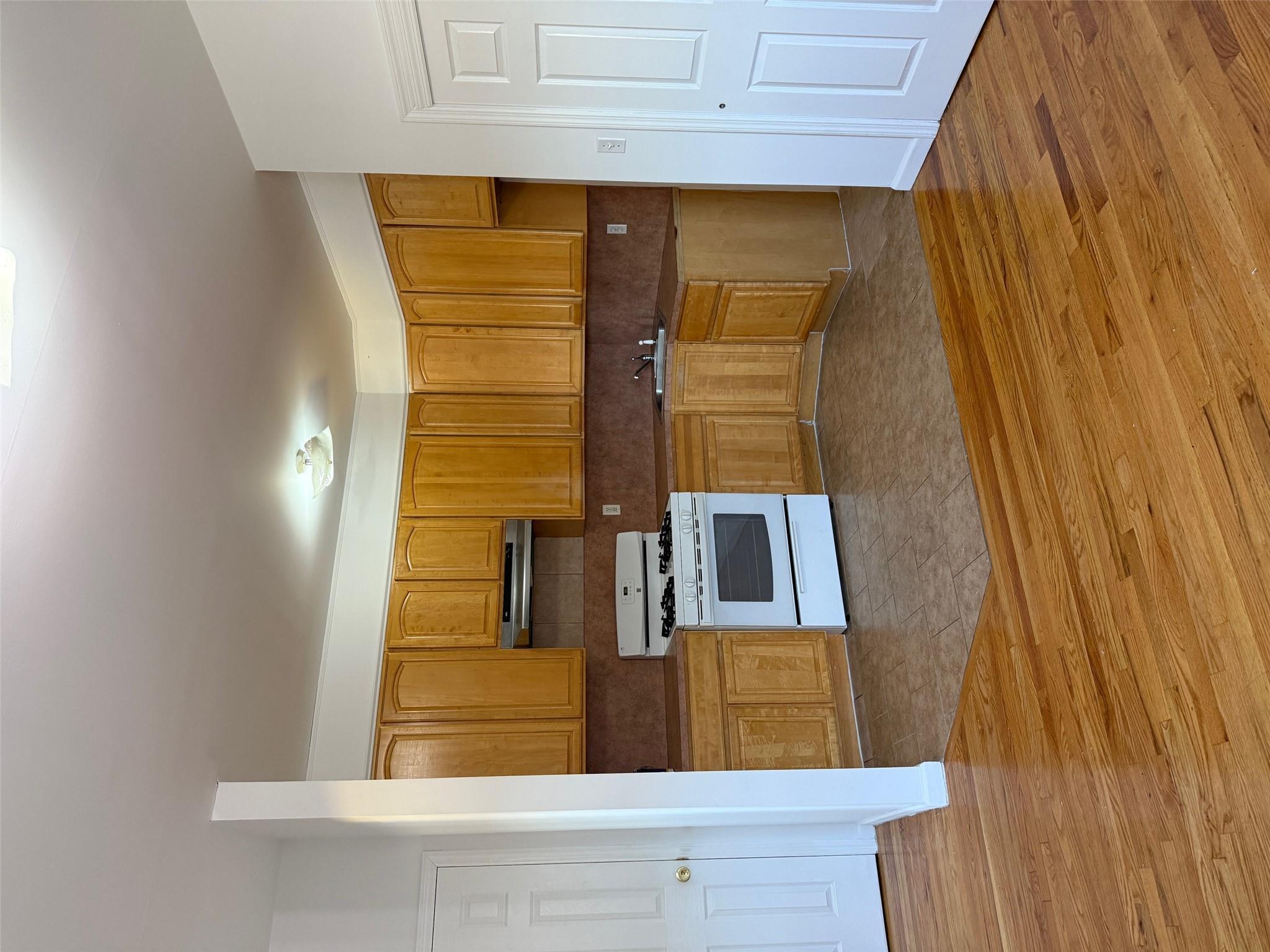 Apartment College Point  Queens, NY 11355, MLS-855954-3
