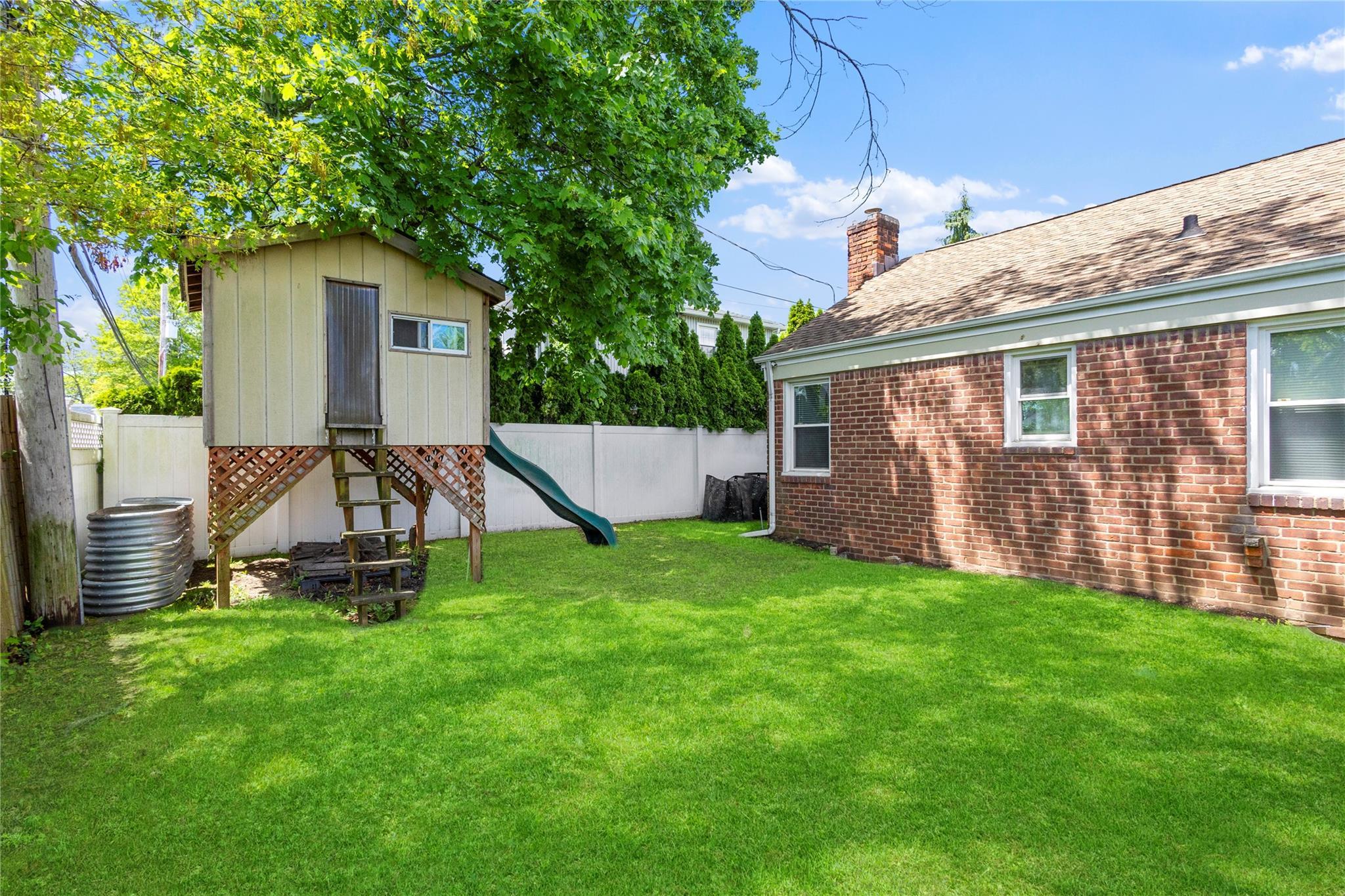 Single Family Chestnut  Nassau County, NY 11580, MLS-856020-27