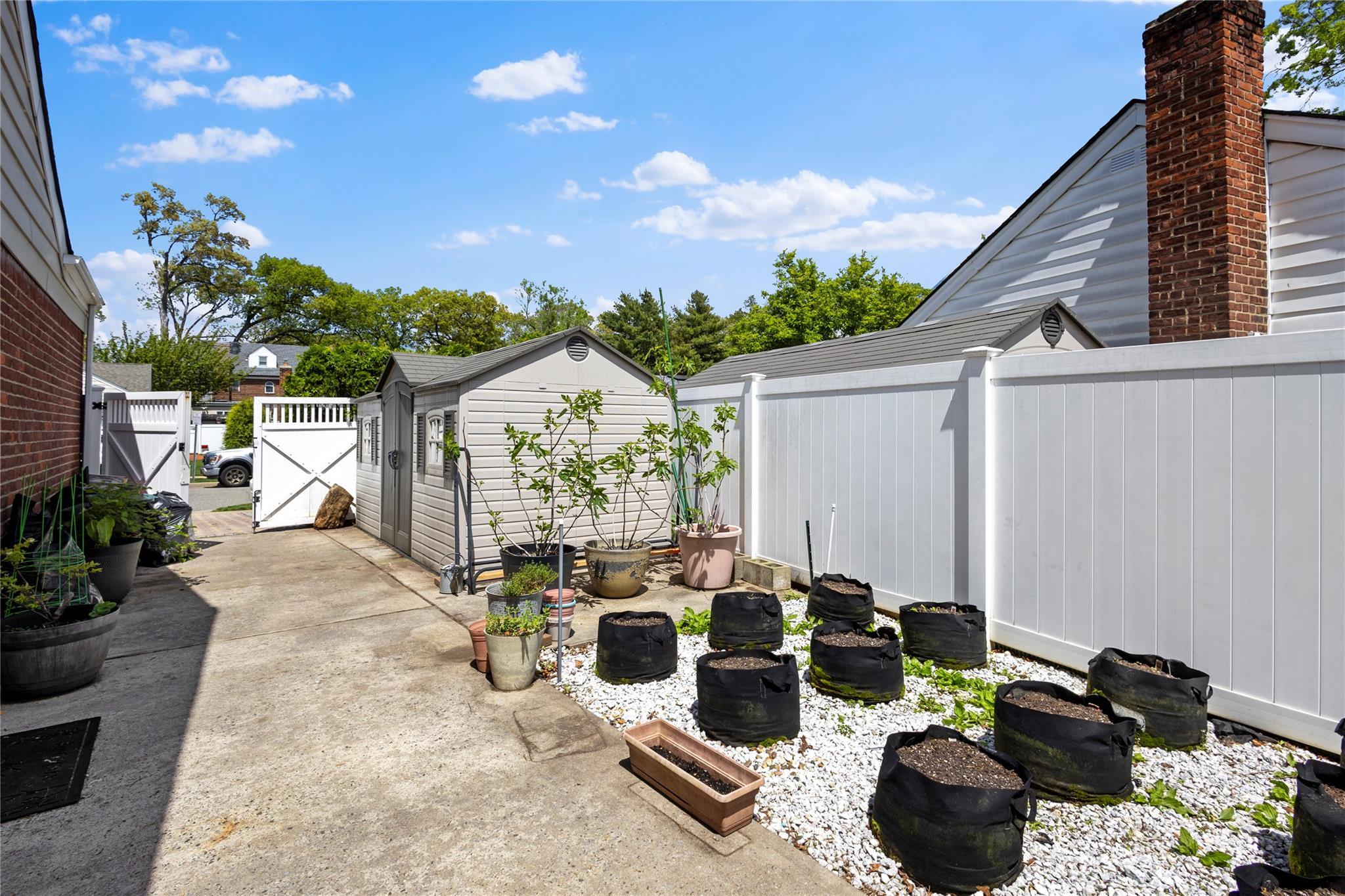 Single Family Chestnut  Nassau County, NY 11580, MLS-856020-31