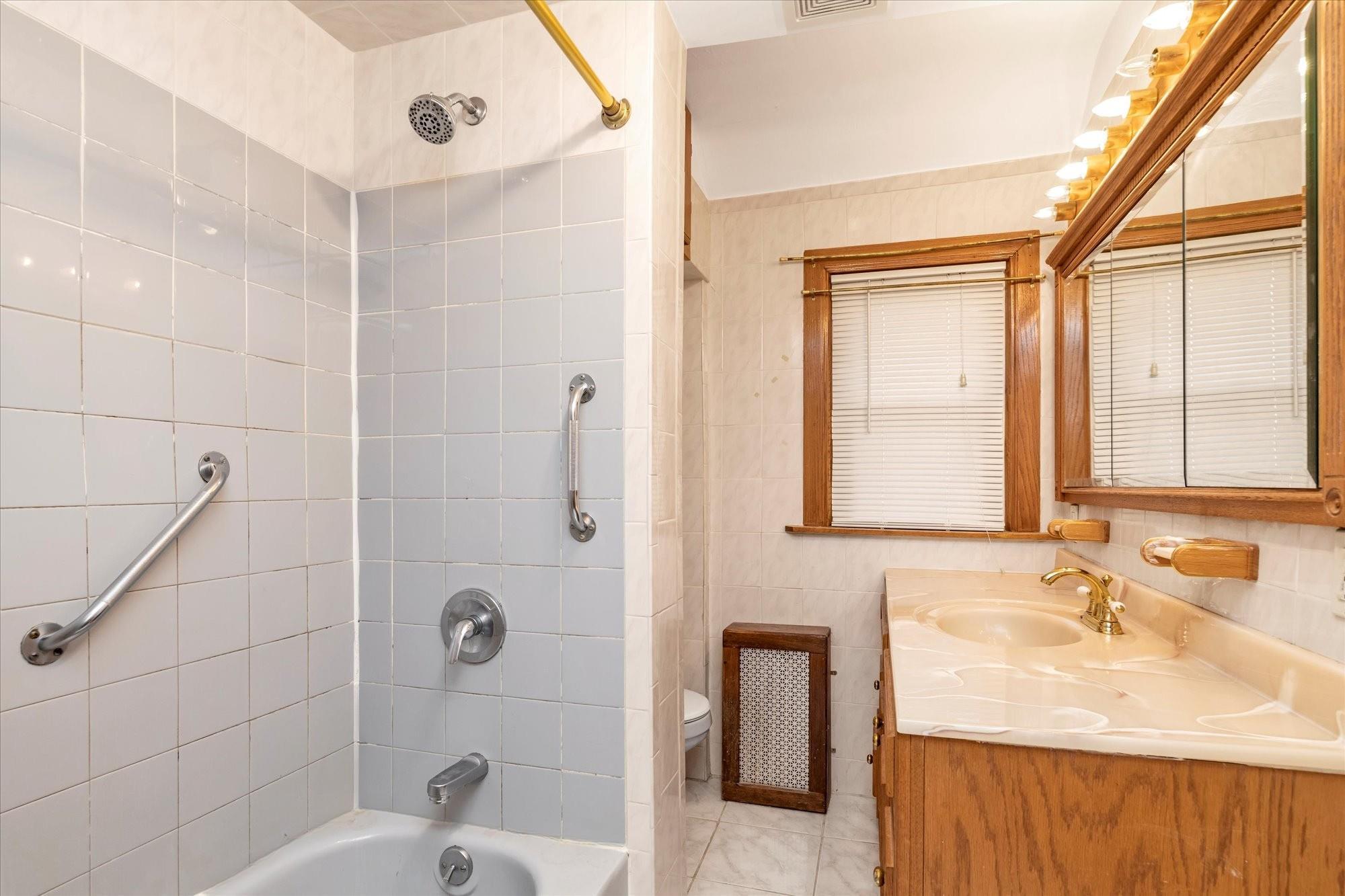 Single Family Fairbury  Queens, NY 11428, MLS-856040-12