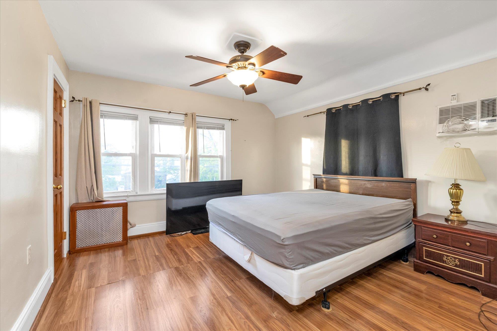 Single Family Fairbury  Queens, NY 11428, MLS-856040-13