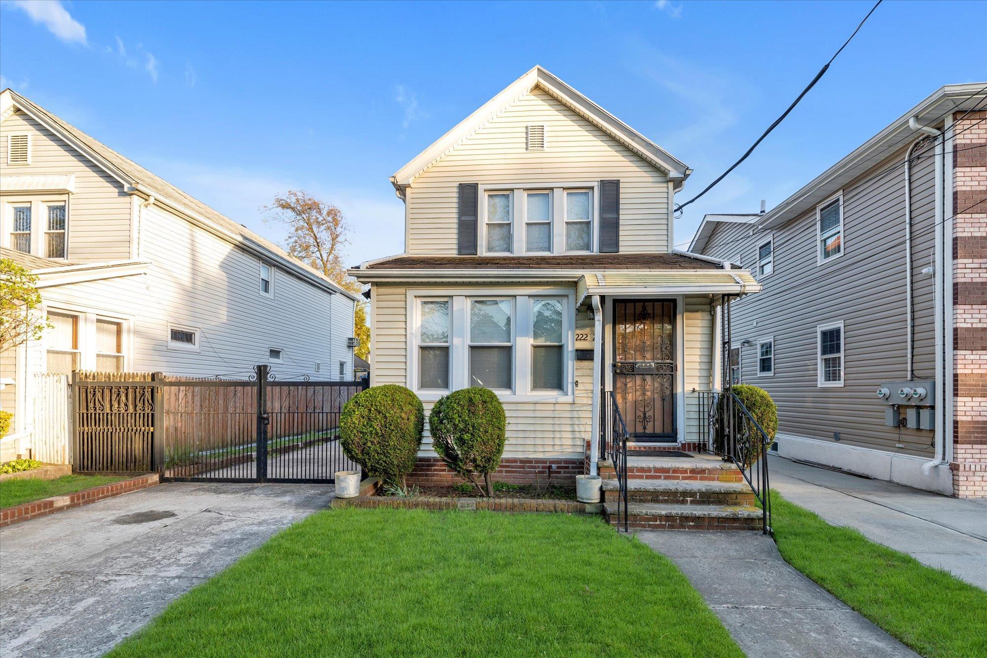 Single Family Fairbury  Queens, NY 11428, MLS-856040-20