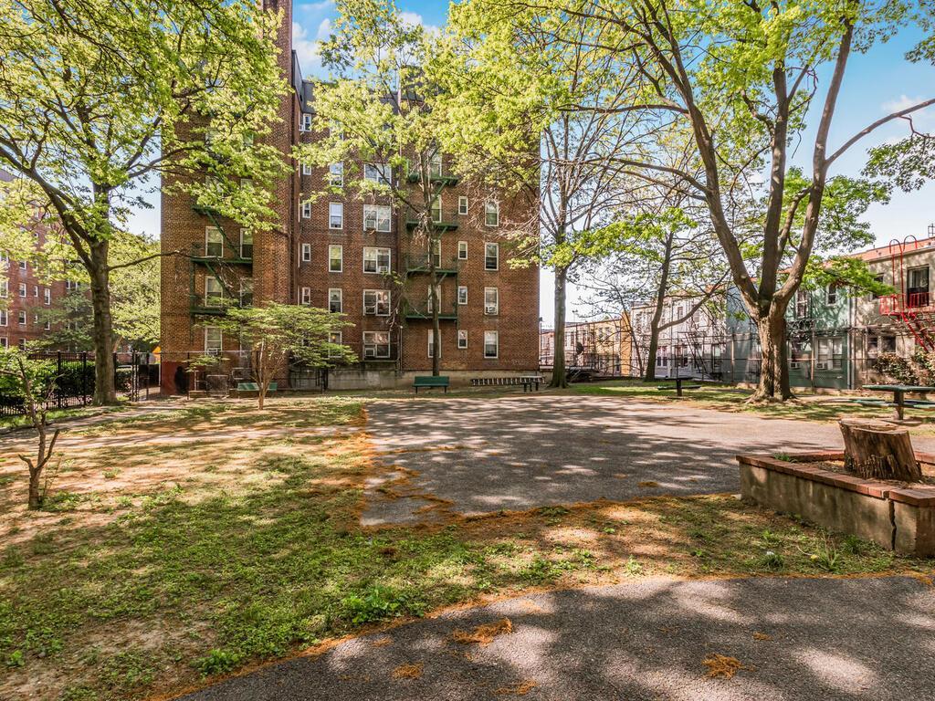 Coop Thieriot  Bronx, NY 10460, MLS-856069-22
