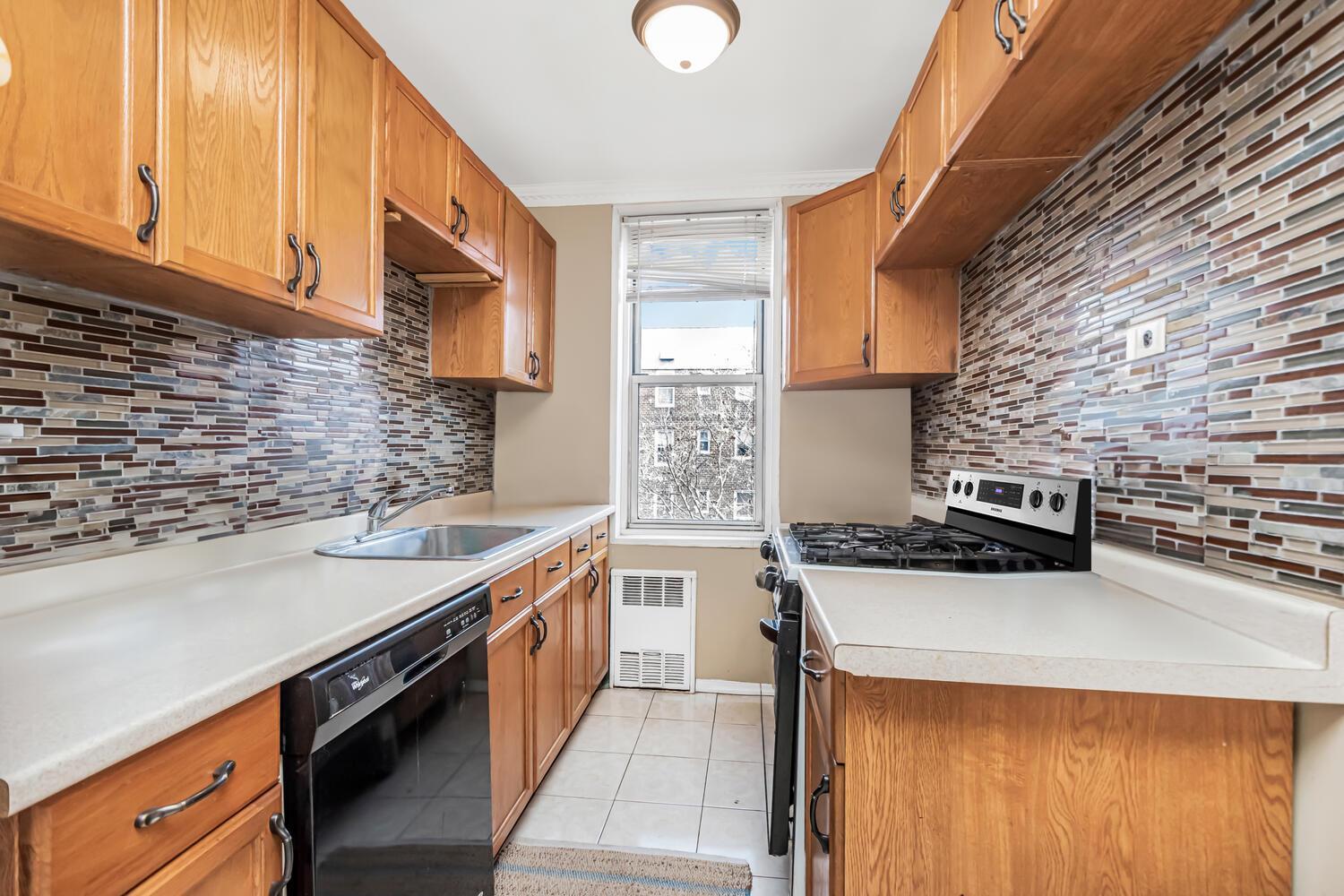 Coop Thieriot  Bronx, NY 10460, MLS-856069-8
