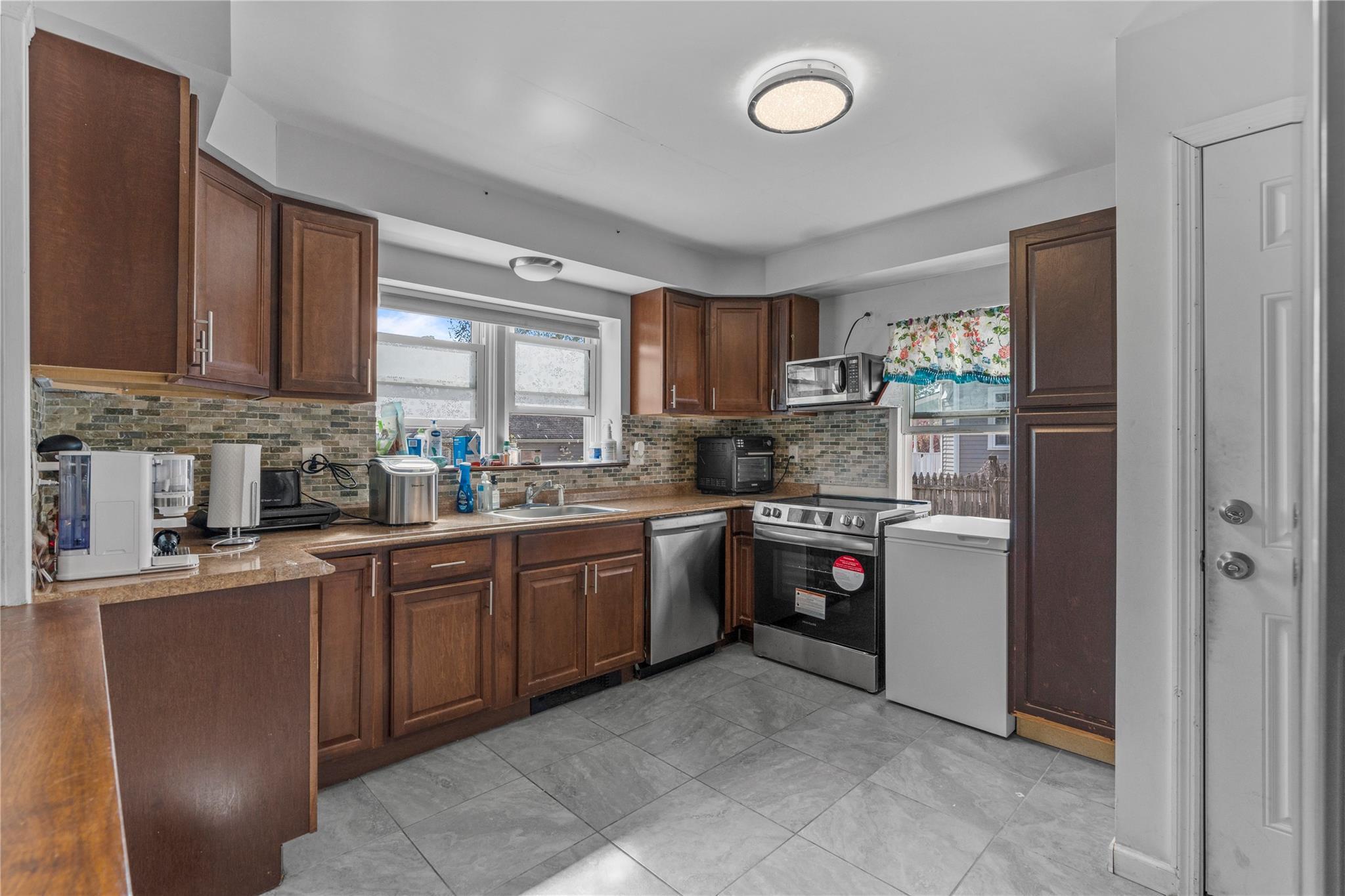 Single Family Verplanck  Dutchess County, NY 12508, MLS-856090-8