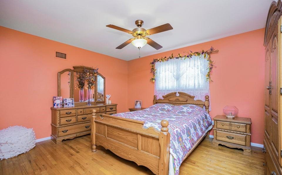 Single Family N Railroad Avenue  Staten Island, NY 10304, MLS-856143-10