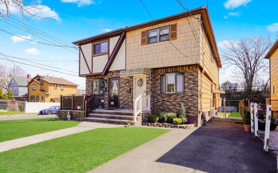 Single Family N Railroad Avenue  Staten Island, NY 10304, MLS-856143-2