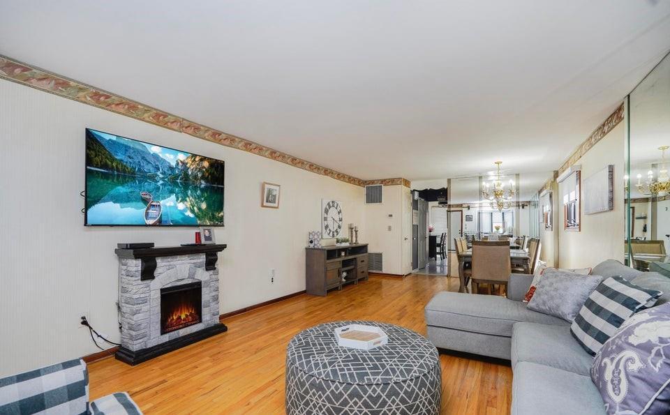 Single Family N Railroad Avenue  Staten Island, NY 10304, MLS-856143-5