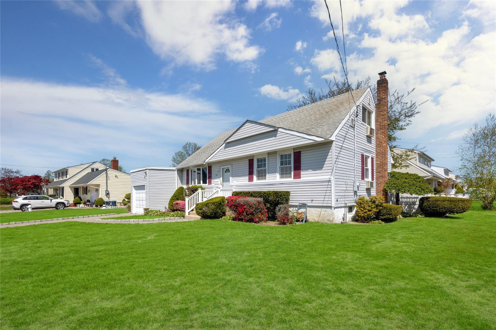 Single Family Merritt  Suffolk County, NY 11795, MLS-856148-2