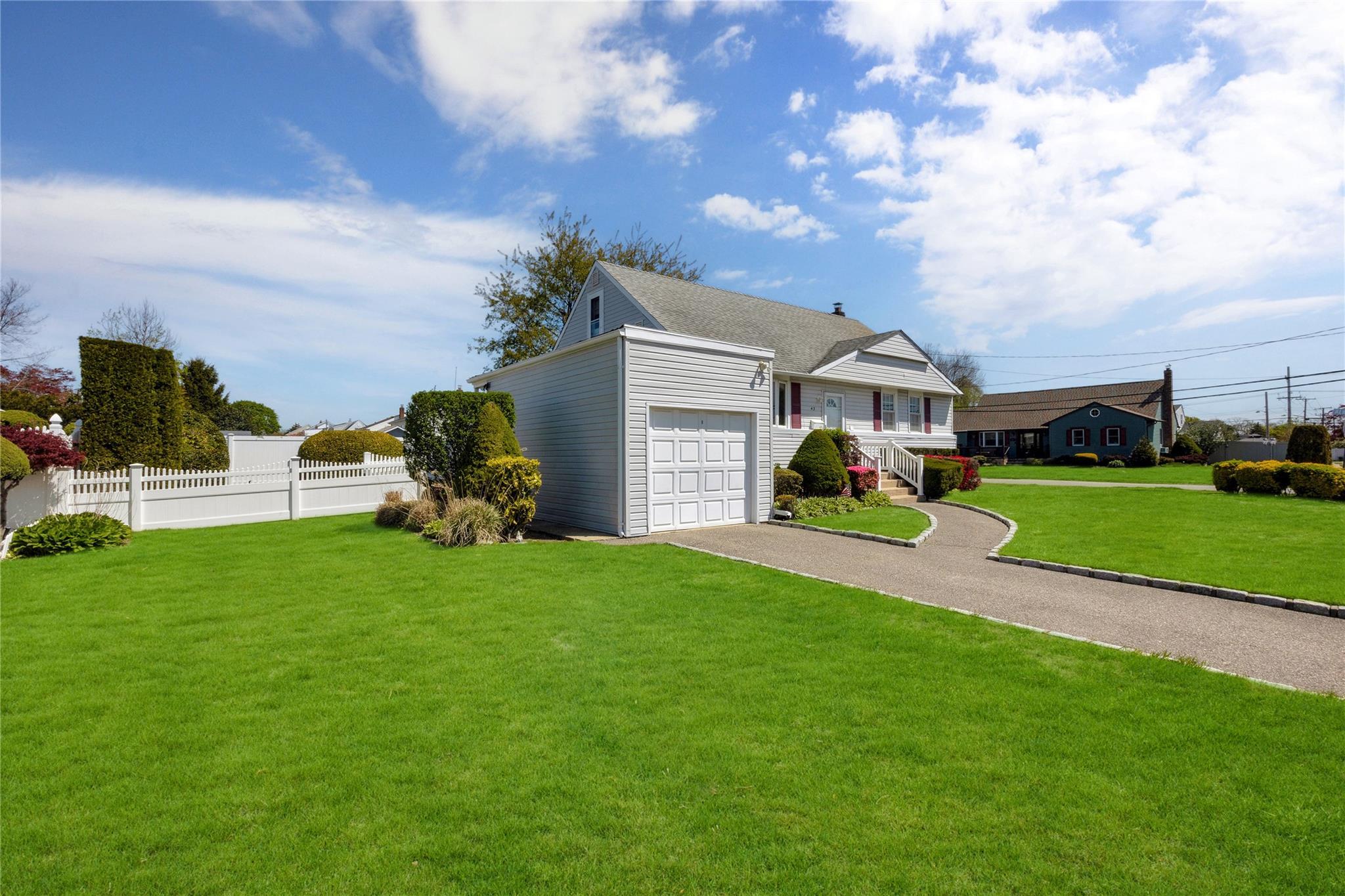 Single Family Merritt  Suffolk County, NY 11795, MLS-856148-3