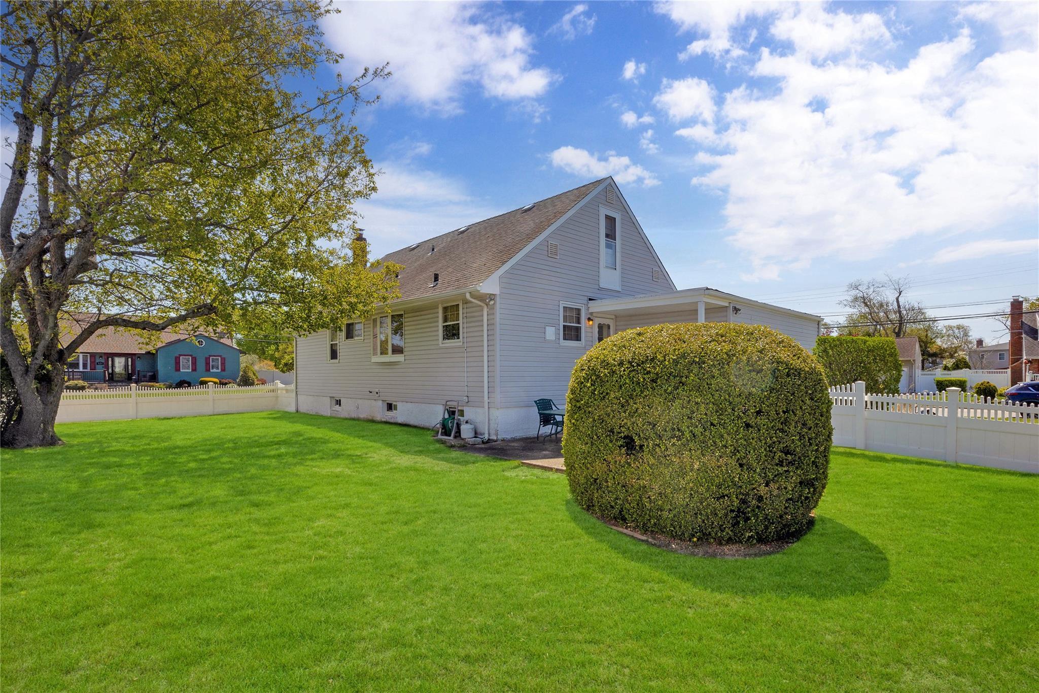 Single Family Merritt  Suffolk County, NY 11795, MLS-856148-6